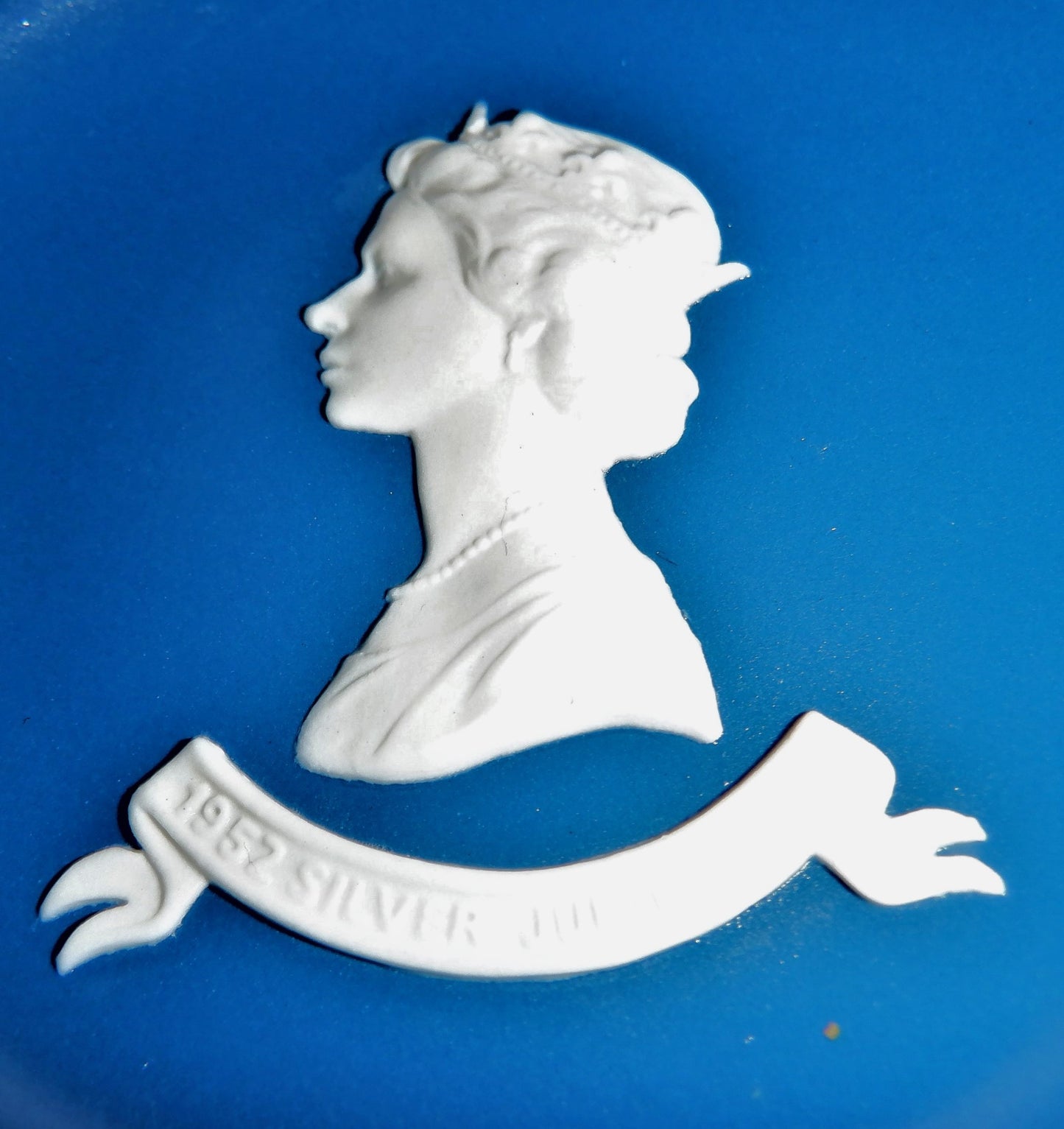 1952-1972 QUEEN ELIZABETH Silver Jubilee Cameo MINIATURE Wedgewood PLATE & Original WILLIAM EDWARD Box!