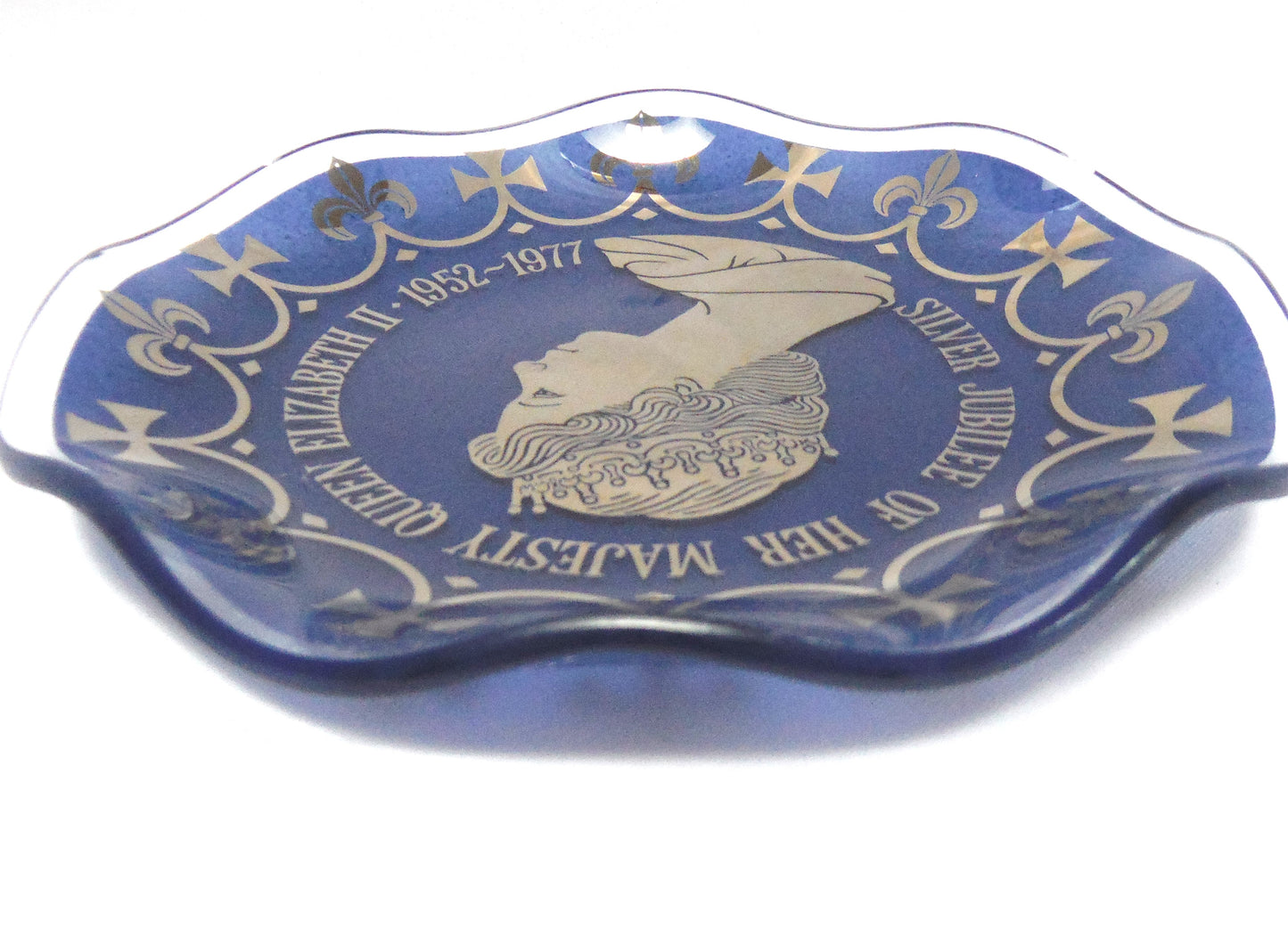 QUEEN ELIZABETH II SILVER JUBILEE: Round Glass Trinket Tray, 1977
