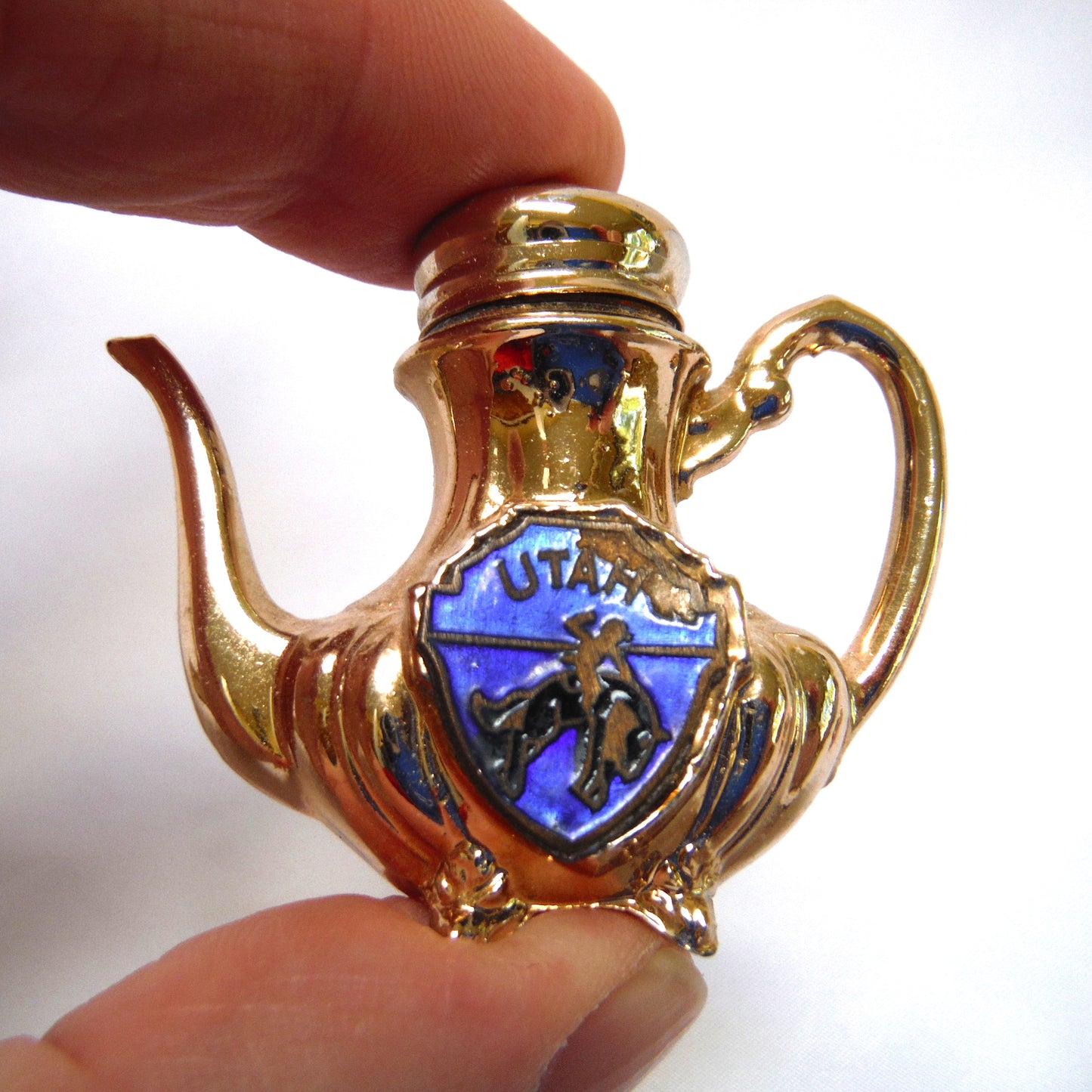 MINIATURE Salt & Pepper Shakers in "UTAH Coffee-Pot-Style" including the original serving tray, Made in 1960's Japan
