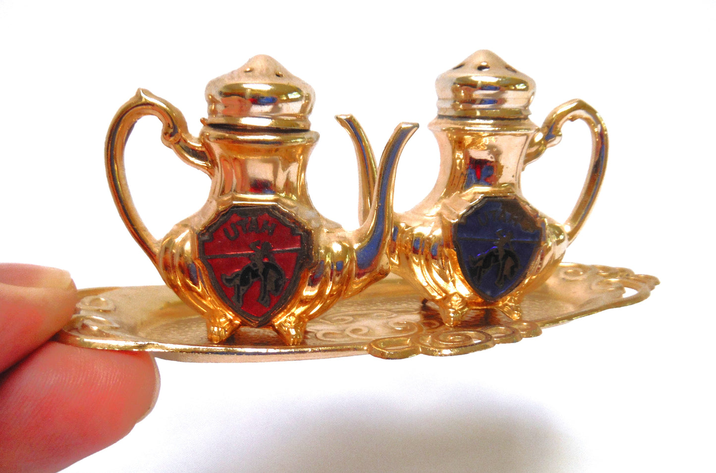 MINIATURE Salt & Pepper Shakers in "UTAH Coffee-Pot-Style" including the original serving tray, Made in 1960's Japan