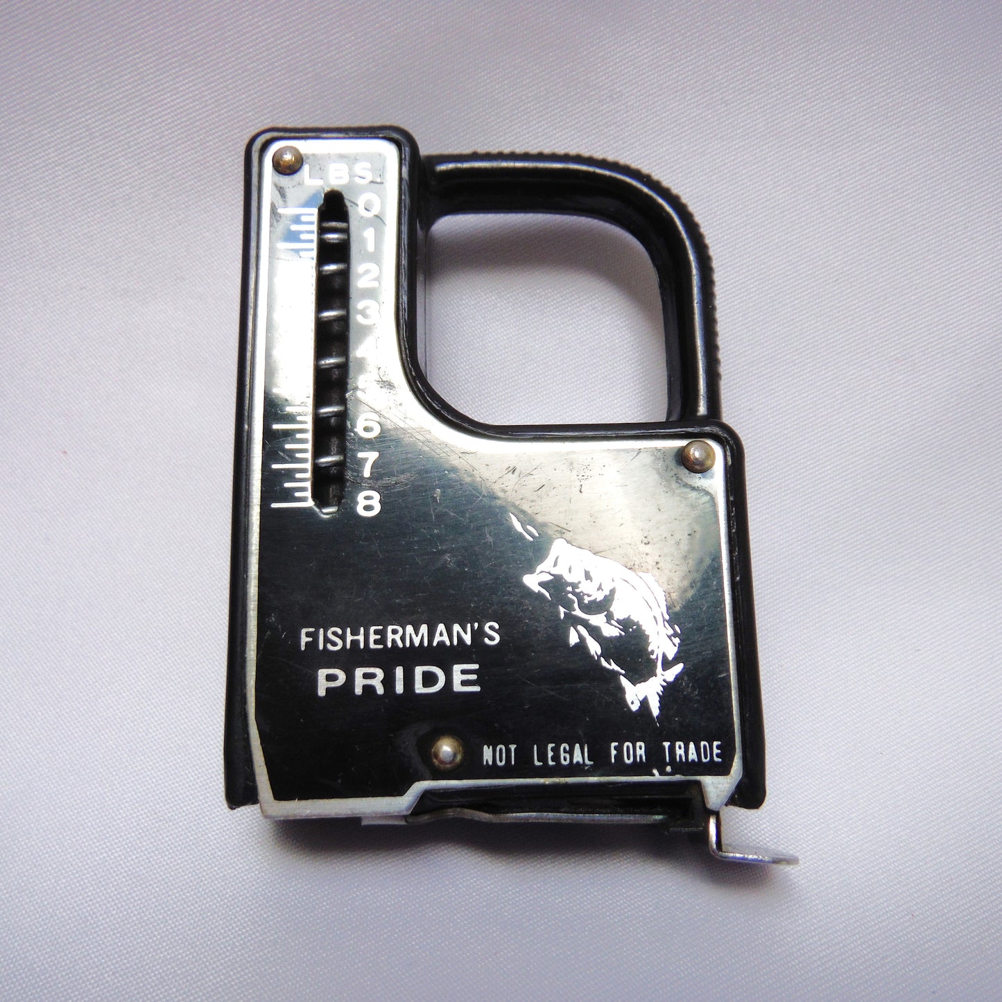 FISHERMAN'S PRIDE: A Vintage Pocket Fisherman's Scale and Weight Device, Made in Japan