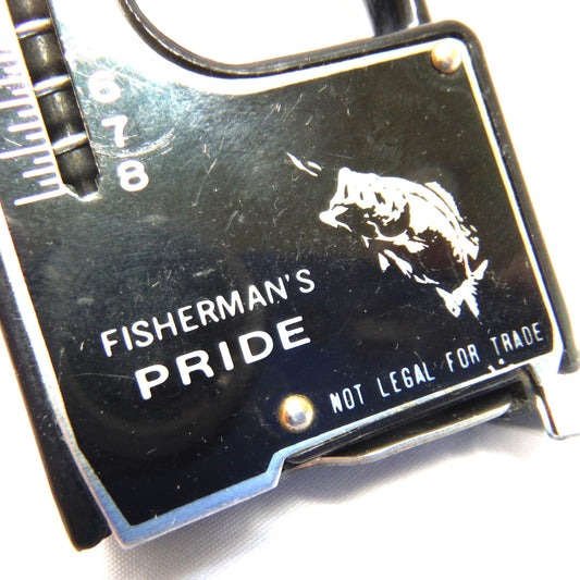 FISHERMAN'S PRIDE: A Vintage Pocket Fisherman's Scale and Weight Device, Made in Japan