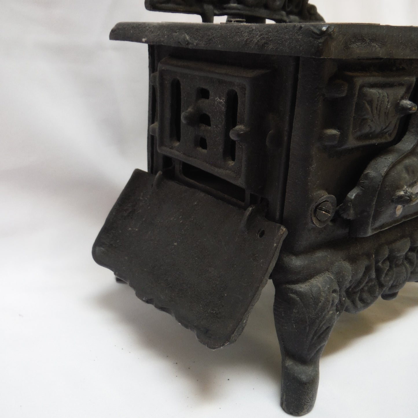 Antique CRESCENT BRAND Black Cast Iron Salesmans Miniature Stove, Beautiful Condition 1900's