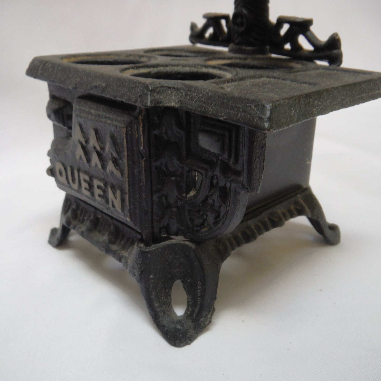 Vintage Miniature QUEEN Black Cast Iron Stove #2230, Plus Bonus Accessories!