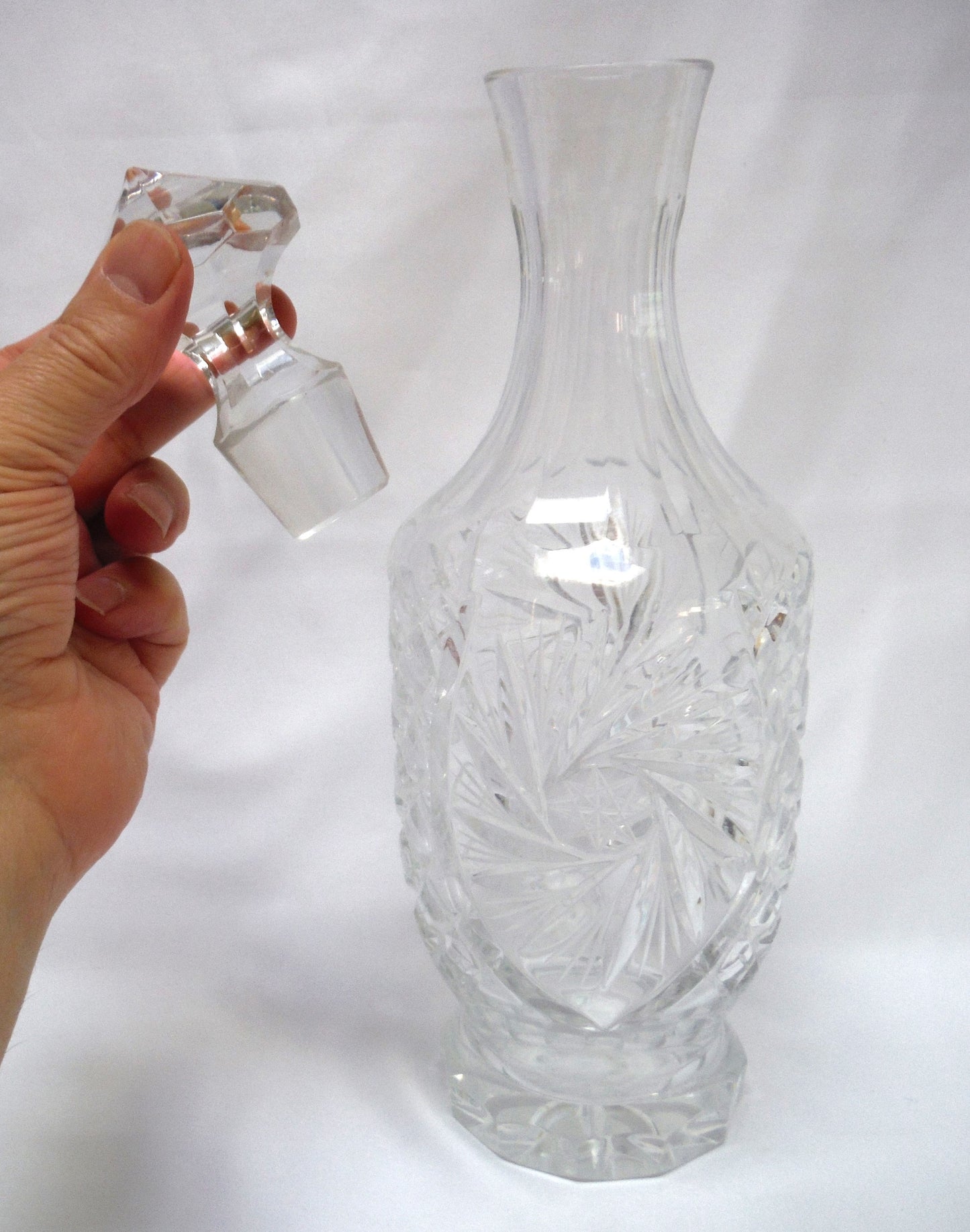 HEAVY TALL CUT-GLASS AMERICAN CRYSTAL WHISKEY DECANTER With Glass Stopper, Mid Century 'Spin-wheel' Design.