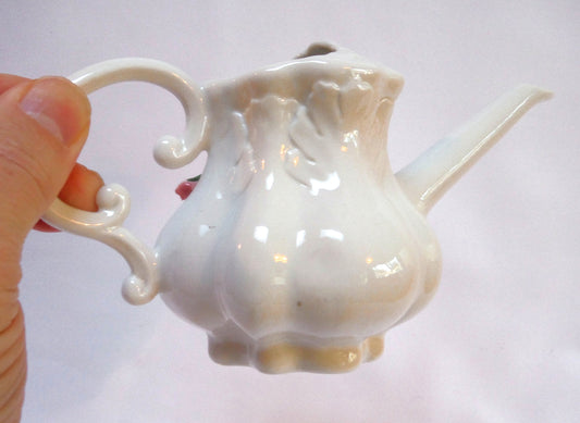 DAINTY LONG-SPOUTED WHITE CERAMIC POURING CUP: English Rose