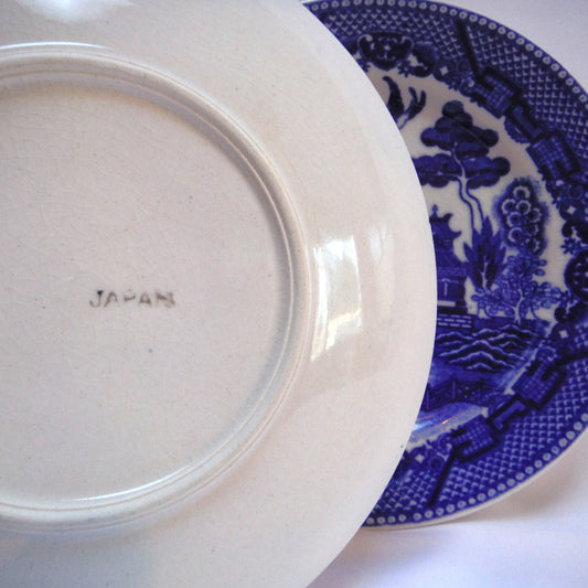 PAIR OF ANTIQUE JAPANESE FLOW-BLUE STYLE SIX-INCH BREAD PLATES