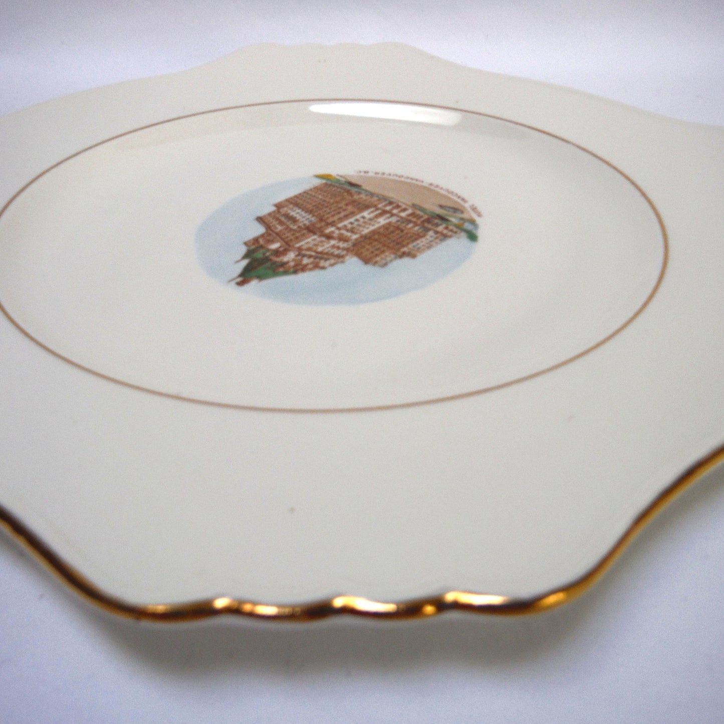 ANTIQUE SOUVENIR DINNER PLATE: HOTEL VANCOUVER, Made by Royal Winton Grimwades of England