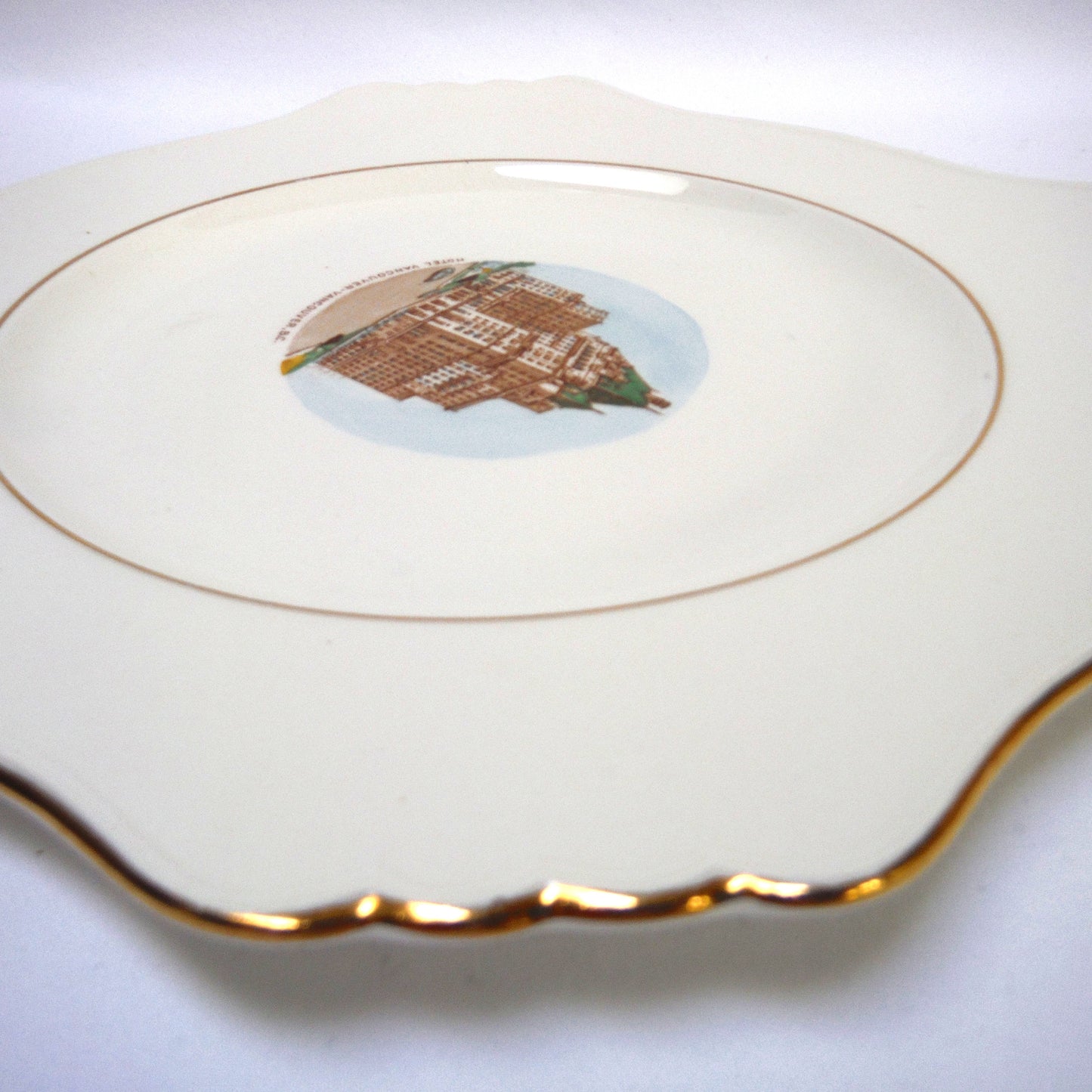ANTIQUE SOUVENIR DINNER PLATE: HOTEL VANCOUVER, Made by Royal Winton Grimwades of England