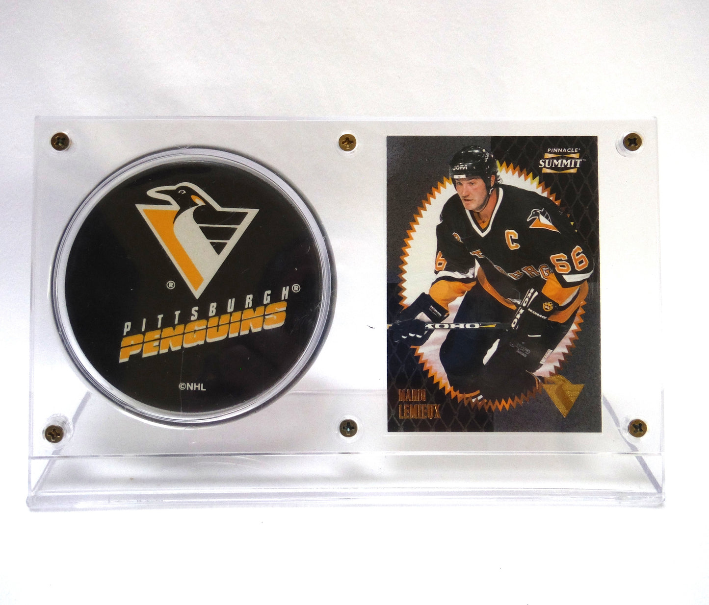 MARIO LEMIEUX 1996 TRADING CARD AND PITTSBURGH PENGUINS GAME PUCK: In Clear Plastic Display Stand