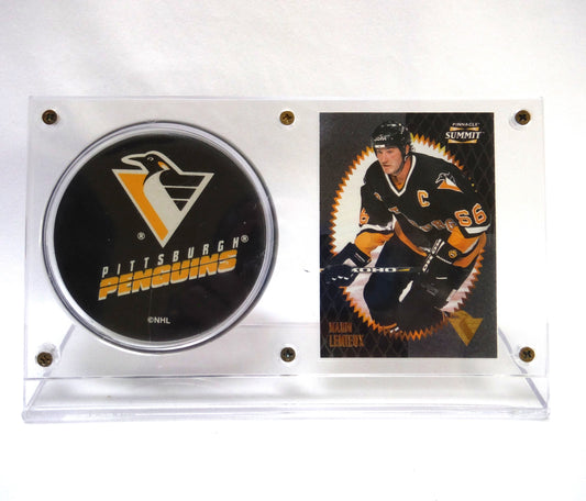 MARIO LEMIEUX 1996 TRADING CARD AND PITTSBURGH PENGUINS GAME PUCK: In Clear Plastic Display Stand