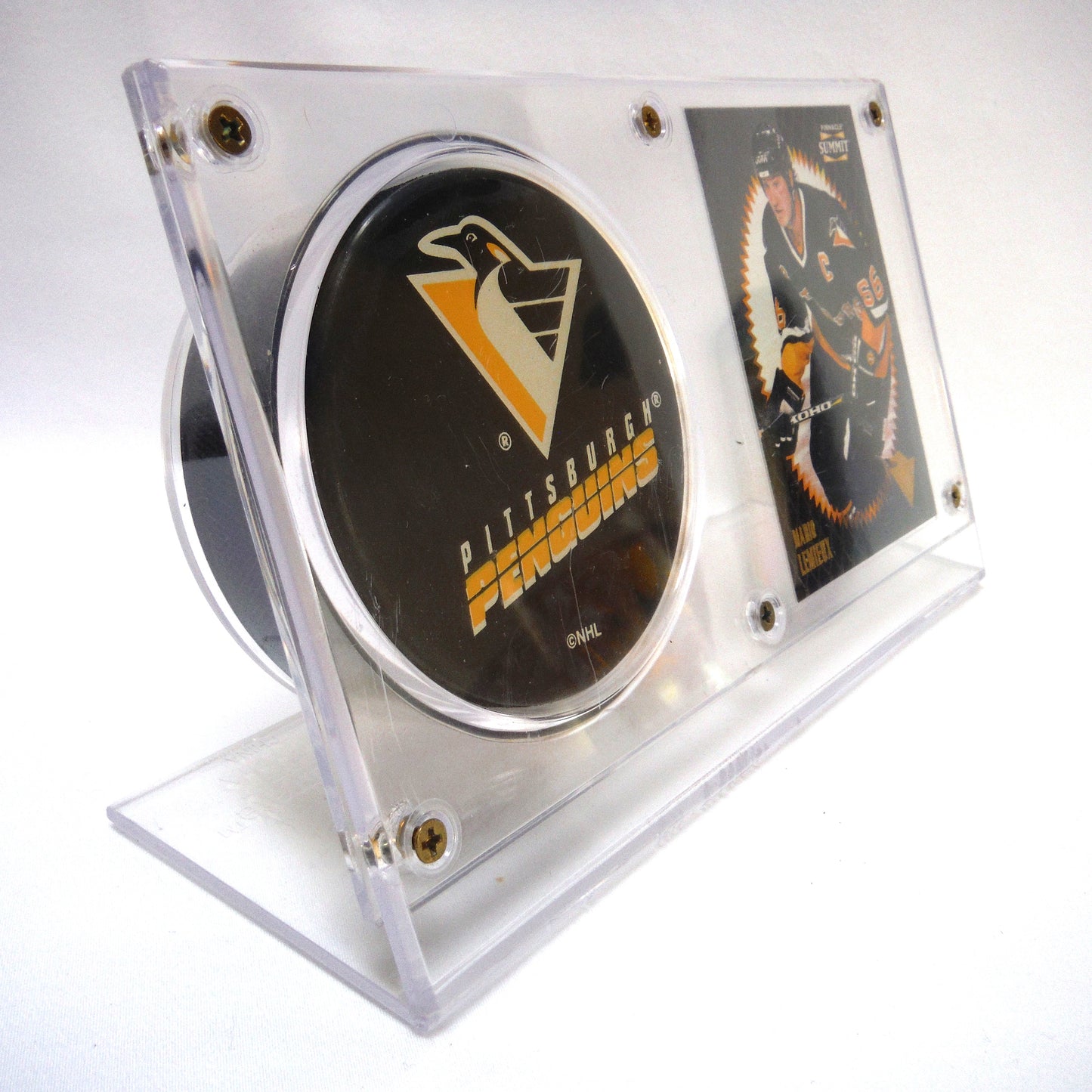 MARIO LEMIEUX 1996 TRADING CARD AND PITTSBURGH PENGUINS GAME PUCK: In Clear Plastic Display Stand
