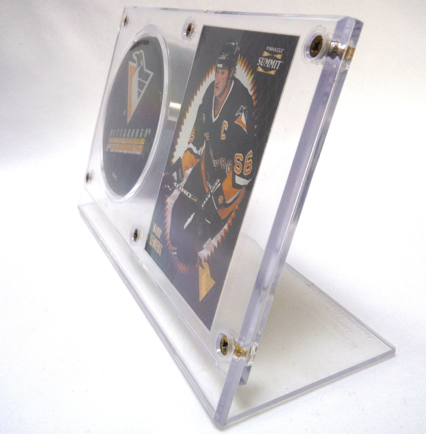 MARIO LEMIEUX 1996 TRADING CARD AND PITTSBURGH PENGUINS GAME PUCK: In Clear Plastic Display Stand