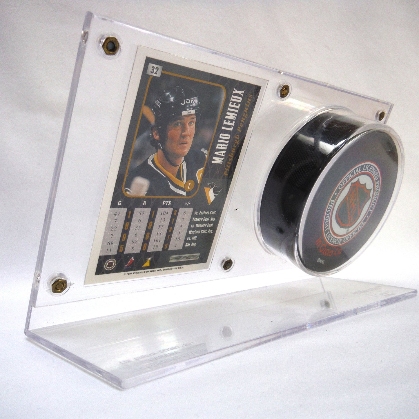 MARIO LEMIEUX 1996 TRADING CARD AND PITTSBURGH PENGUINS GAME PUCK: In Clear Plastic Display Stand