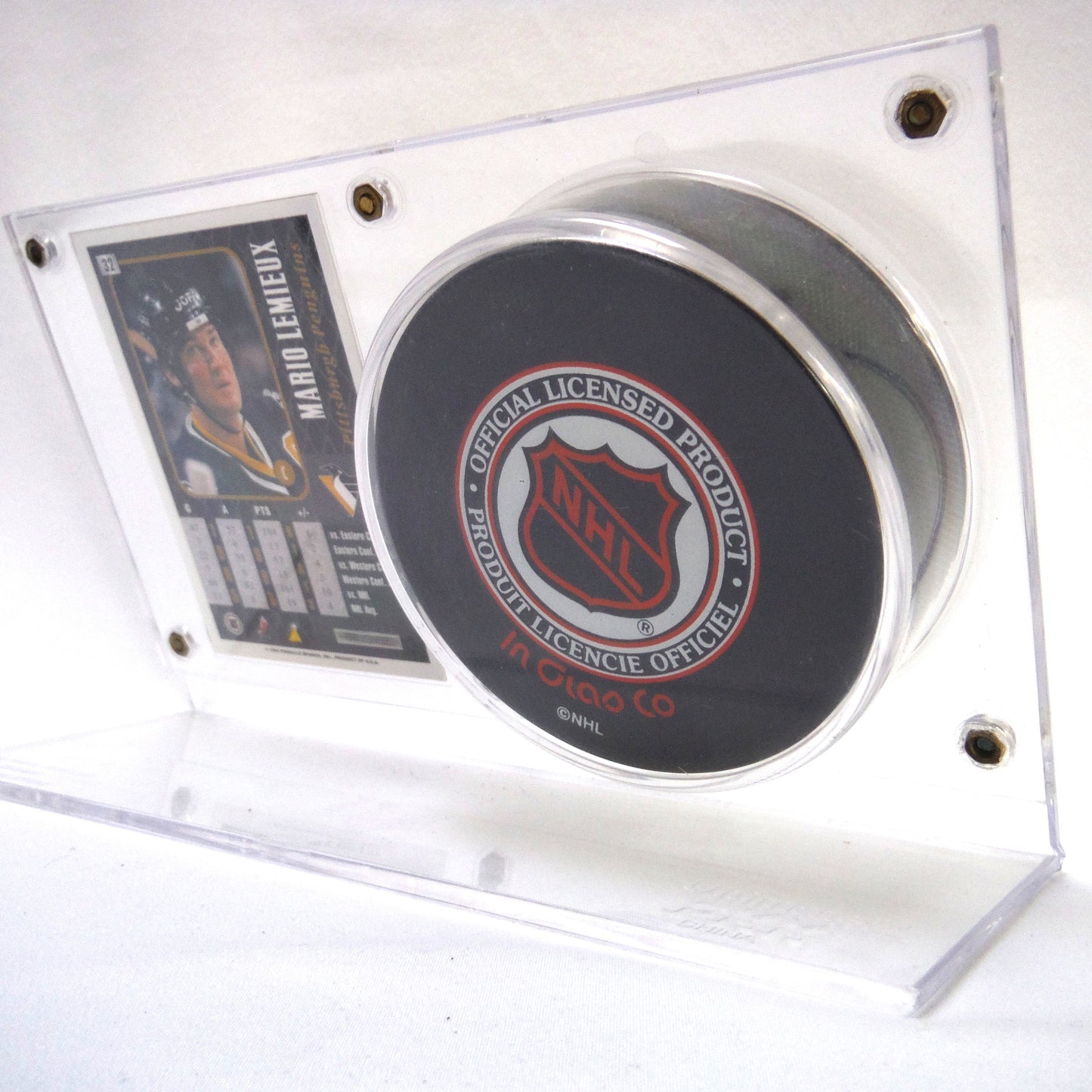 MARIO LEMIEUX 1996 TRADING CARD AND PITTSBURGH PENGUINS GAME PUCK: In Clear Plastic Display Stand