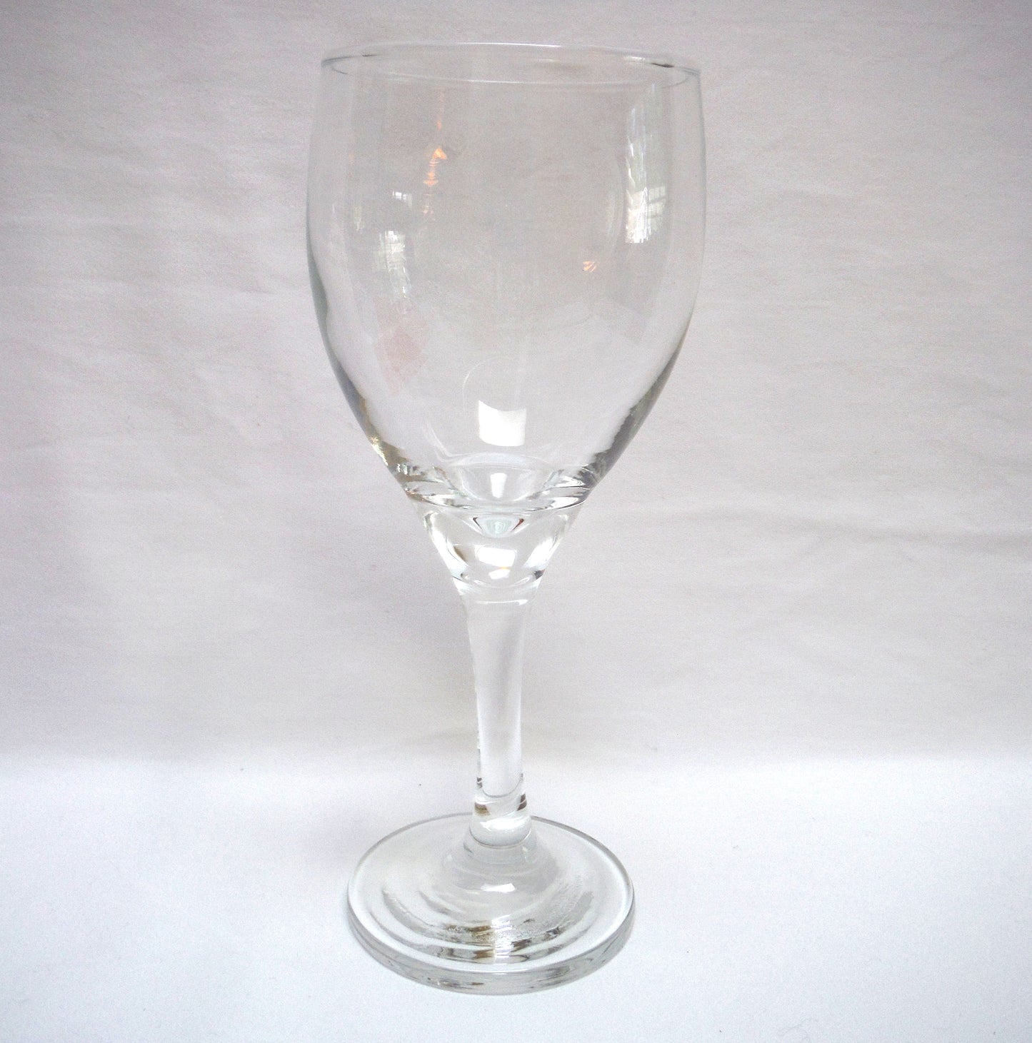 VINTAGE 8-Inch TALL STRONG CLEAR WINE GLASS: Engraved 'Ciad Mile Failte, Cape Breton'