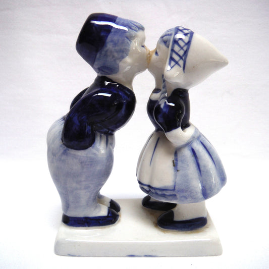 VINTAGE STATUE OF DUTCH COUPLE KISSING, Complete with HOLLAND Base and Sticker, Hand Painted by BLUE DELFT