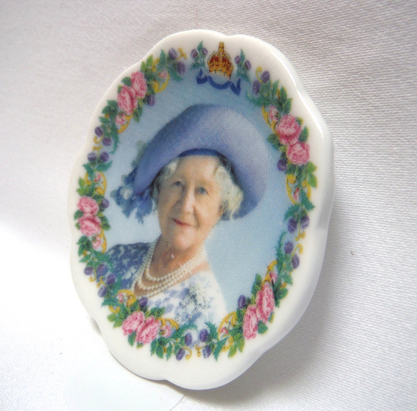 MINIATURE BRITISH ROYALTY COMMEMORATIVE PLATE: 100th Birthday of Her Majesty Queen Elizabeth, The Queen Mother