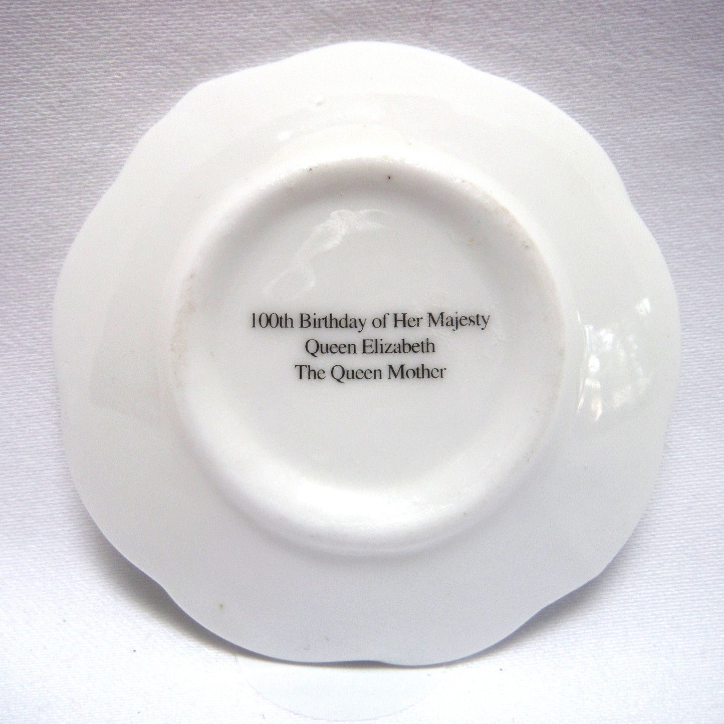 MINIATURE BRITISH ROYALTY COMMEMORATIVE PLATE: 100th Birthday of Her Majesty Queen Elizabeth, The Queen Mother
