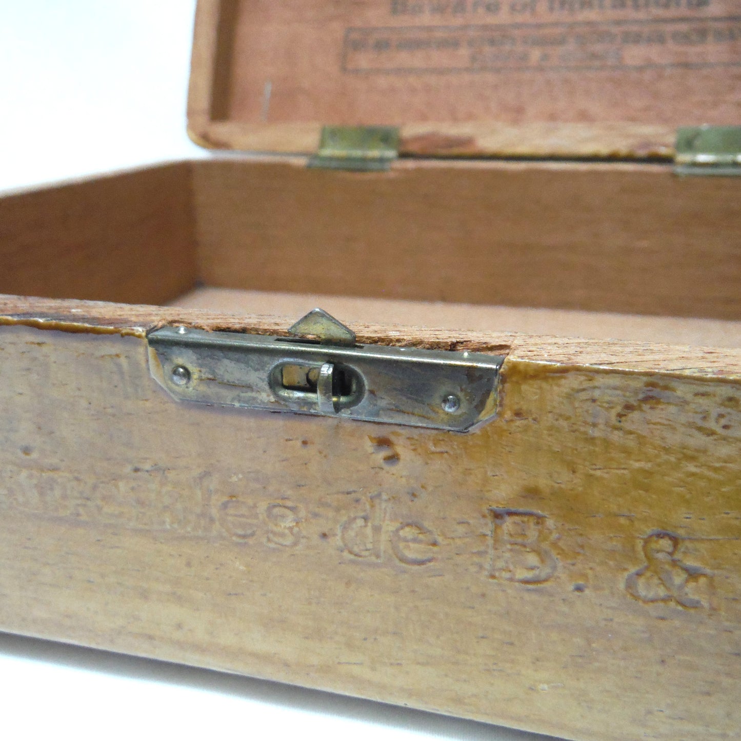 Vintage Wood Cigar Box with Hinged-Lid Working-Lock Humidor, 'INVINCIBLES DE BENSON AND HEDGES