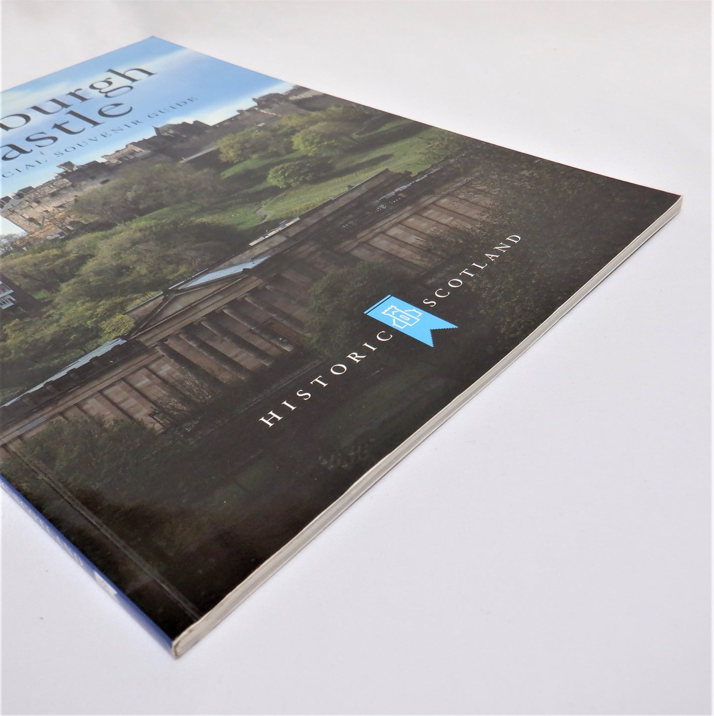 EDINBURGH CASTLE, The Official Souvenir Photo Guide Book, 2004