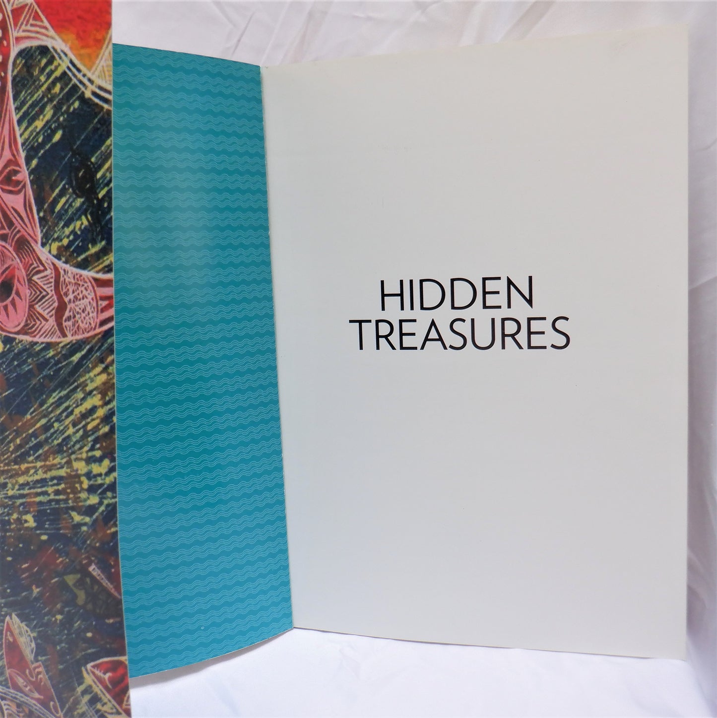 HIDDEN TREASURES, Contemporary Pacific Art from the Oceania Centre Collection (2012 1st Ed.)
