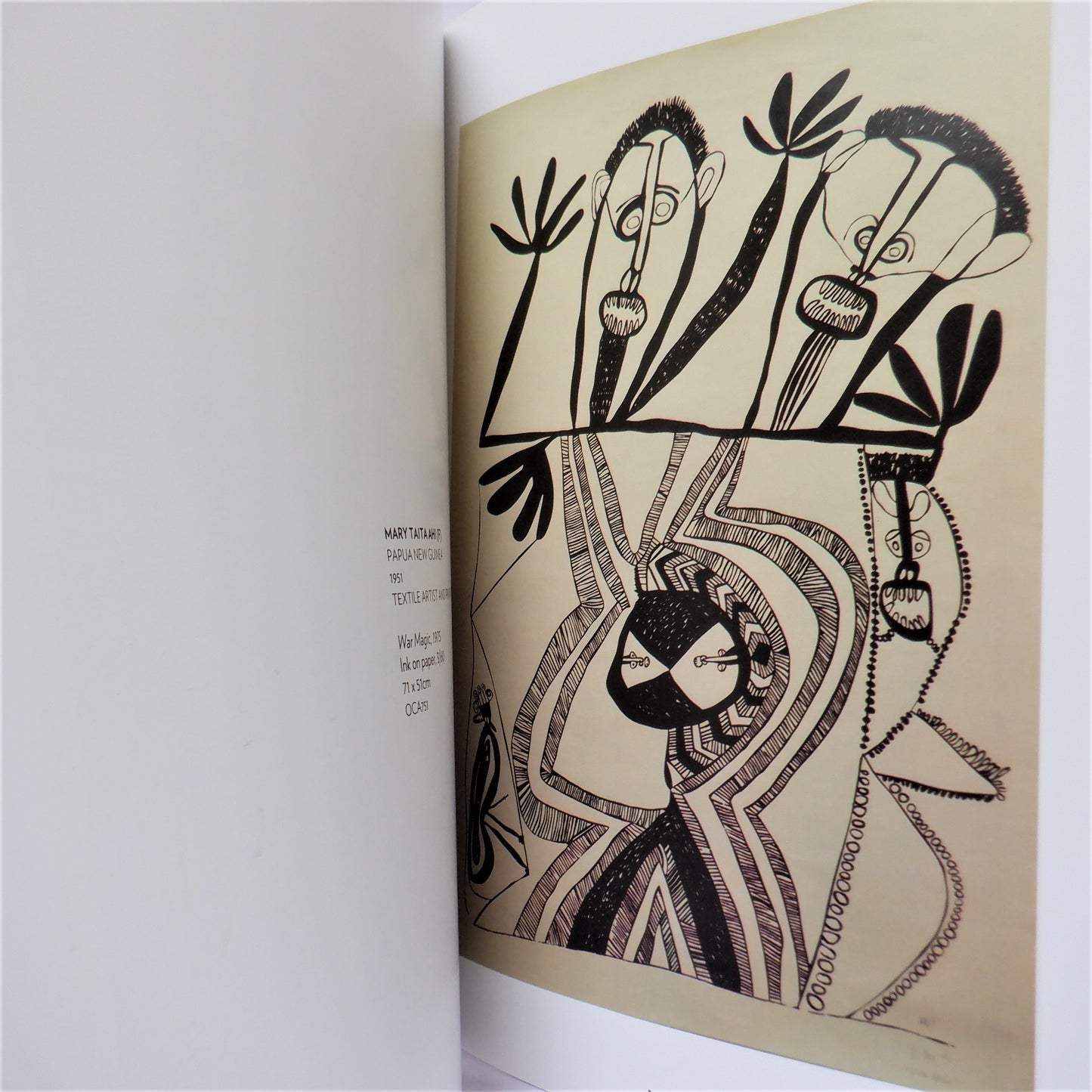 HIDDEN TREASURES, Contemporary Pacific Art from the Oceania Centre Collection (2012 1st Ed.)