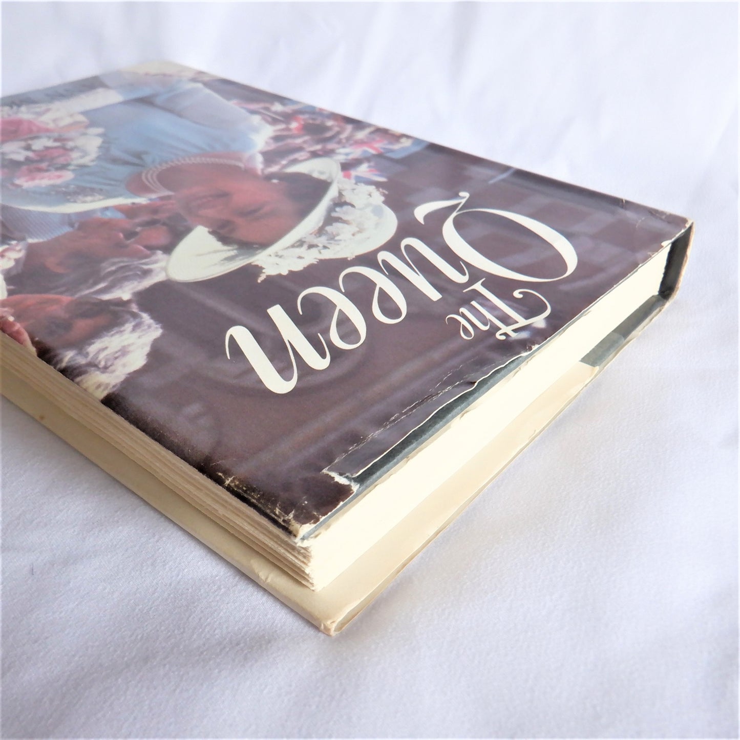 THE QUEEN, A Warm and Lively Profile of Queen Elizabeth II, by Ann Morrow (1983 1st Ed.)