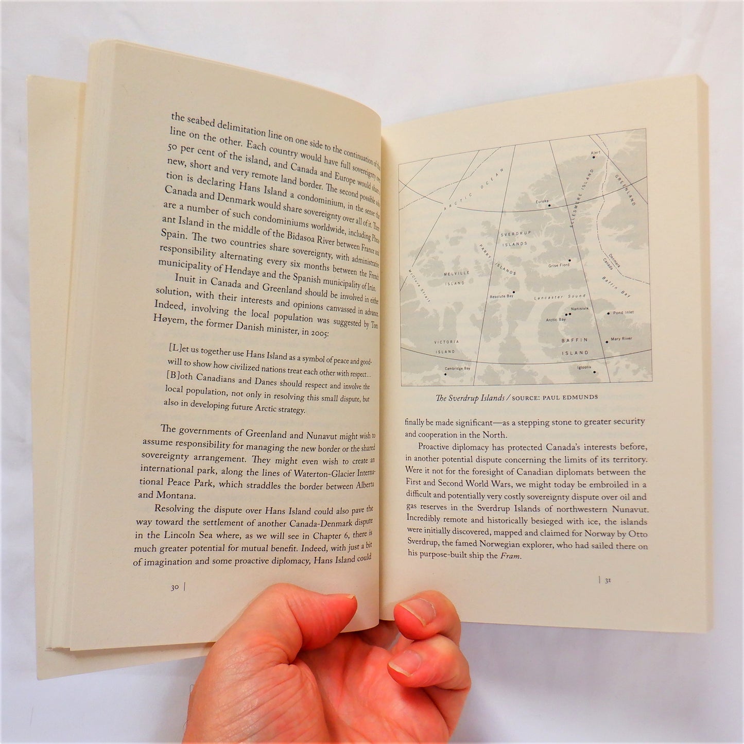 WHO OWNS THE ARCTIC? Understanding Sovereignty Disputes in The North, by Michael Byers (2009 1st US Ed.)