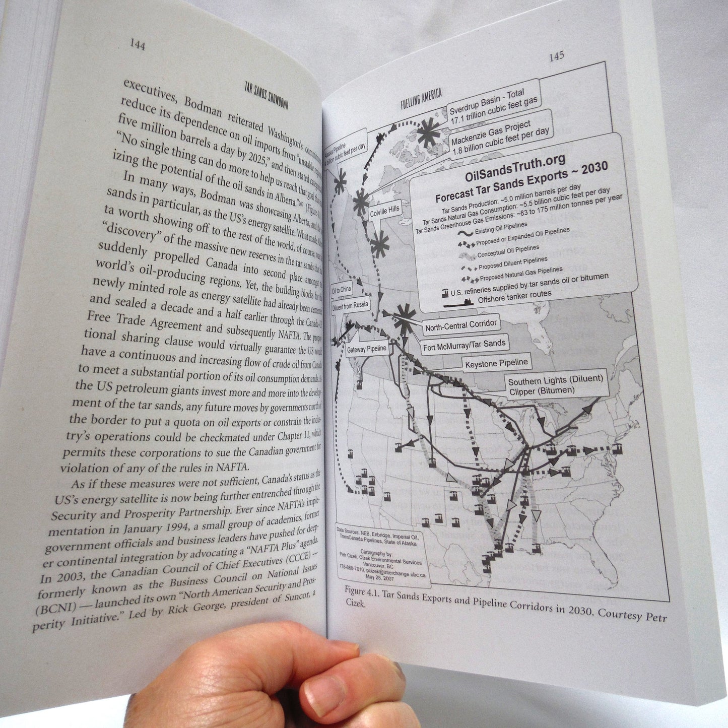 TAR SANDS SHOWDOWN, Canada and the New Politics of Oil in an Age of Climate Change, by Tony Clarke (2008 1st Ed.)