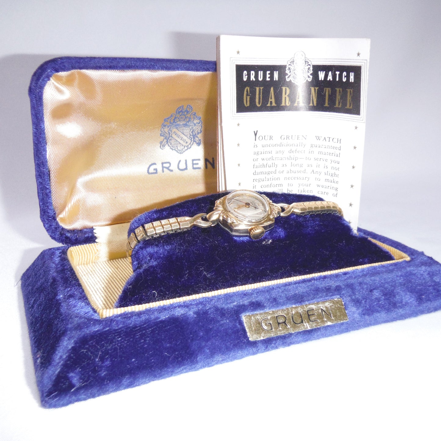 GRUEN Veri-Thin Ladies Gold Wrist Watch, in Original Night Blue Velvet Box with warranty paper, 1940’s