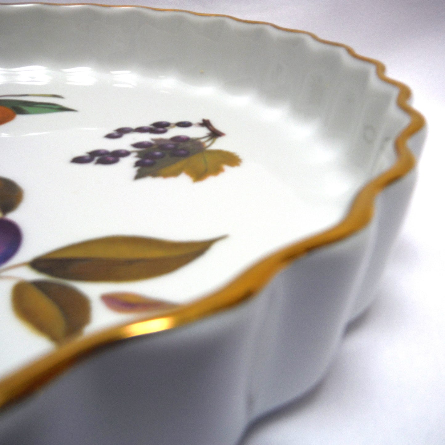 EVESHAM PORCELAIN 9-Inch PLATTER/QUICHE DISH by Royal Worcester of England: 'Plums, Oranges, and Black Currants'