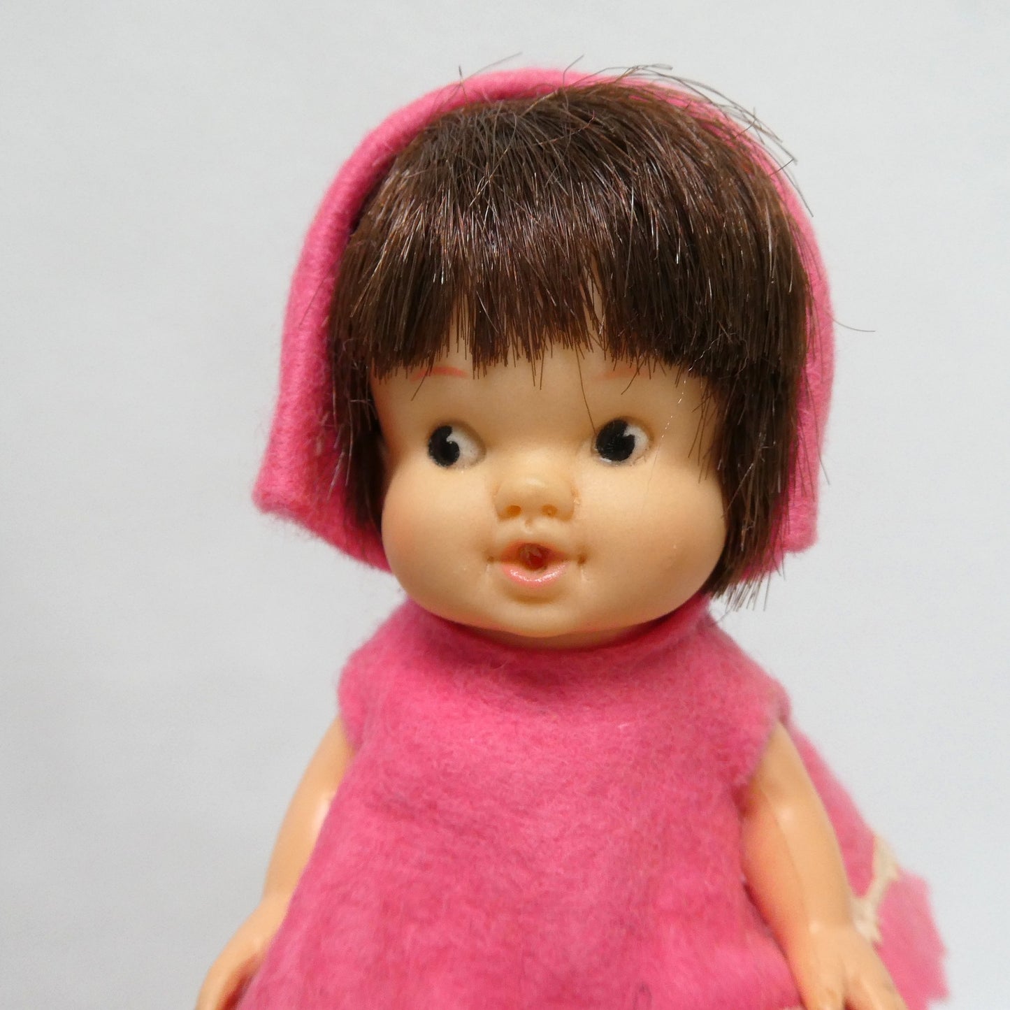 Vintage Set of FIVE FULLY-DRESSED DOLLS FROM AROUND THE WORLD: Hong Kong, Italy, USA, and more!