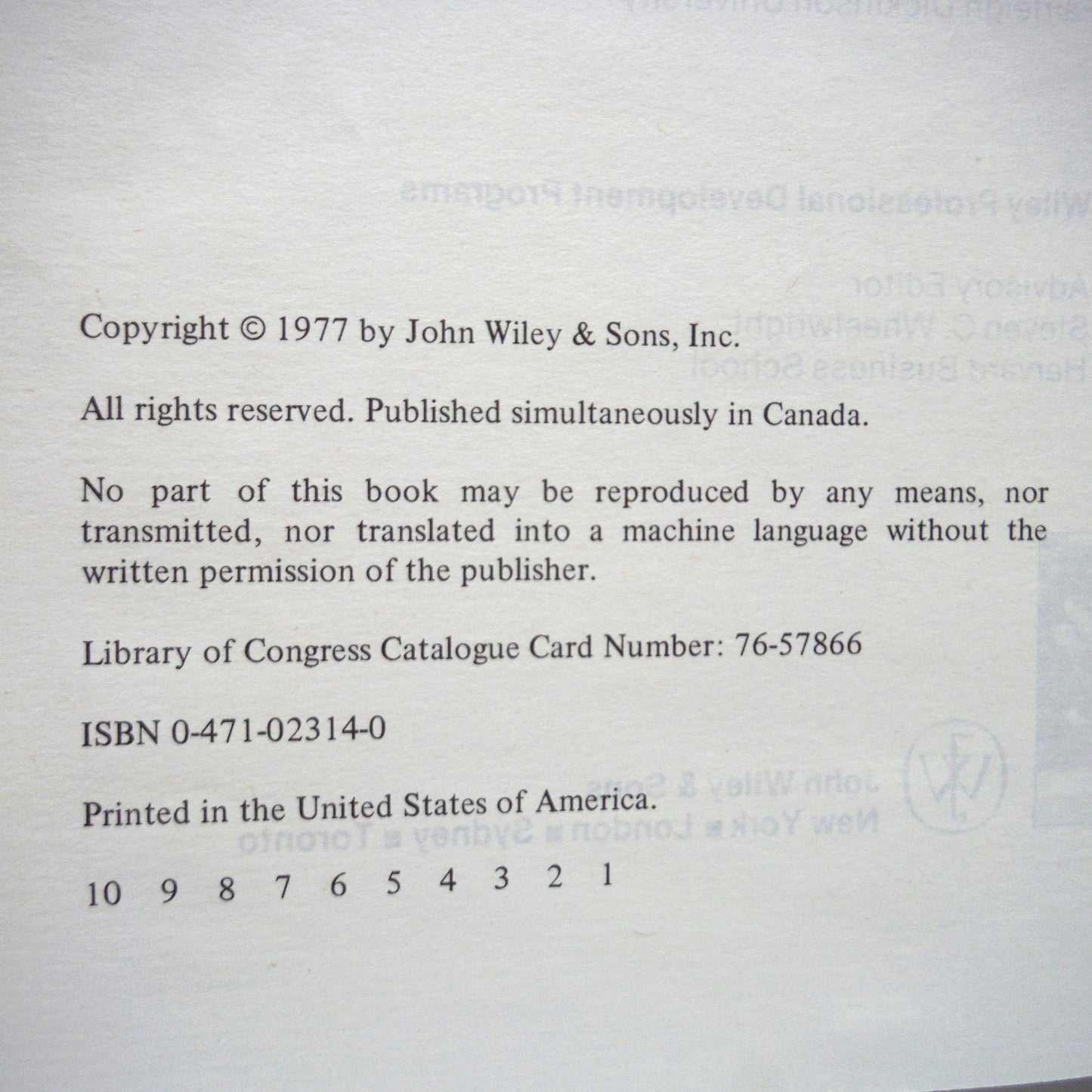 HOW TO DEVELOP DYNAMIC LEADERSHIP: A Short Course for Professionals, by Michael V. Fiore and Paul S. Strauss (1977 1st Ed.)