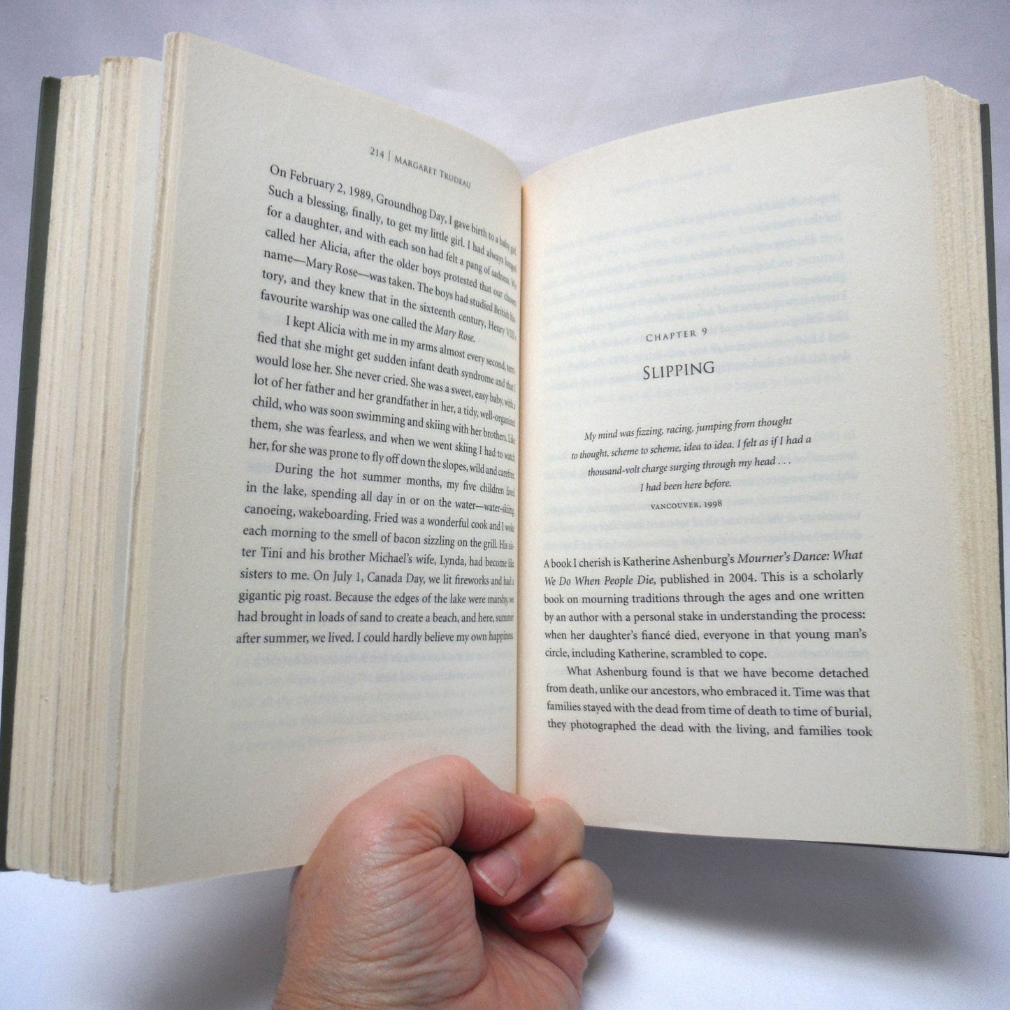 CHANGING MY MIND, The Extraordinary #1 Bestselling Memoir by Margaret Trudeau (1st Ed. SIGNED)