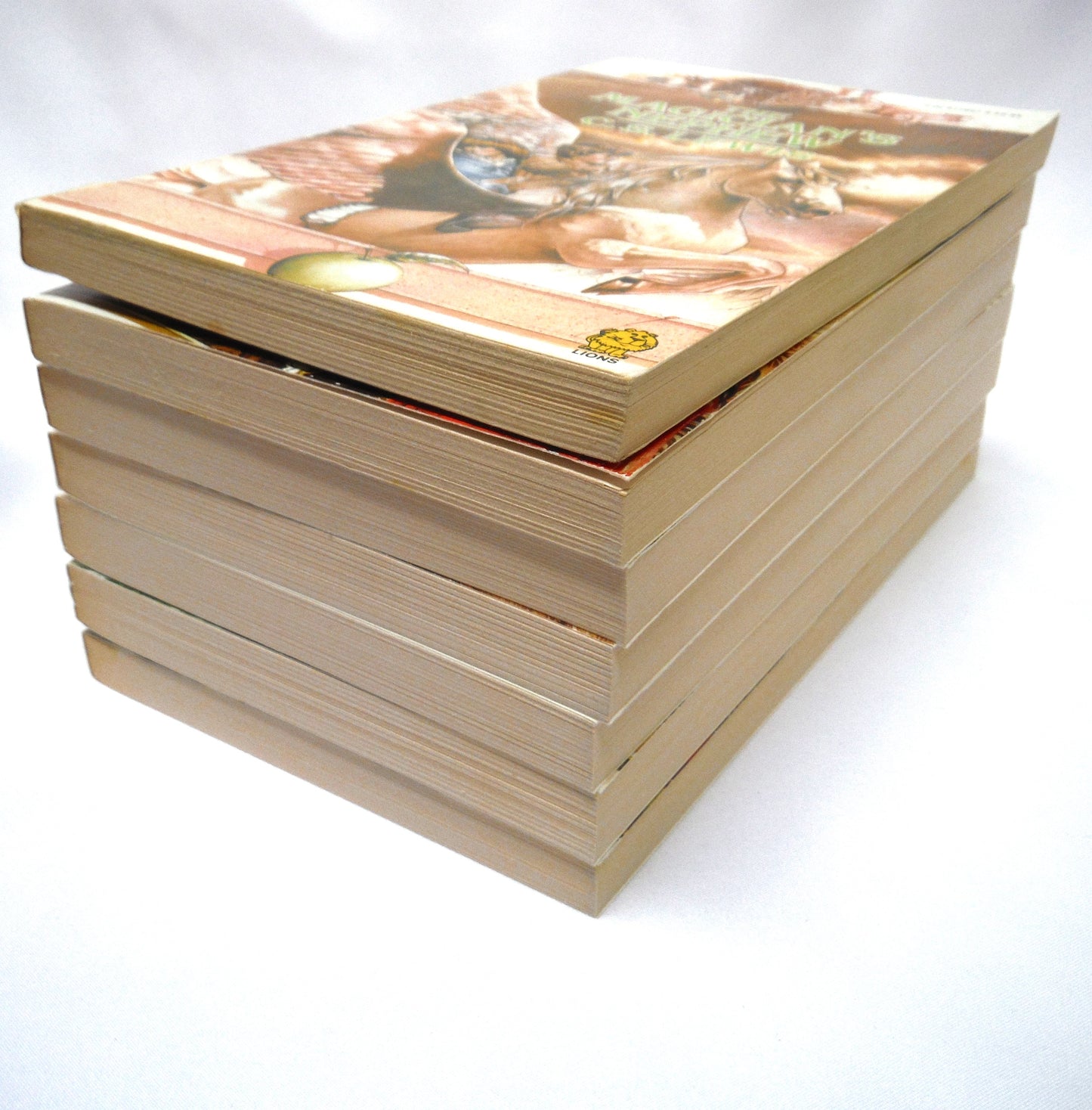 THE COMPLETE CHRONICLES OF NARNIA, The Seven-Volume Slipcase Set by C.S. Lewis, RARE: Fontana Lions 1980 Canadian Edition!
