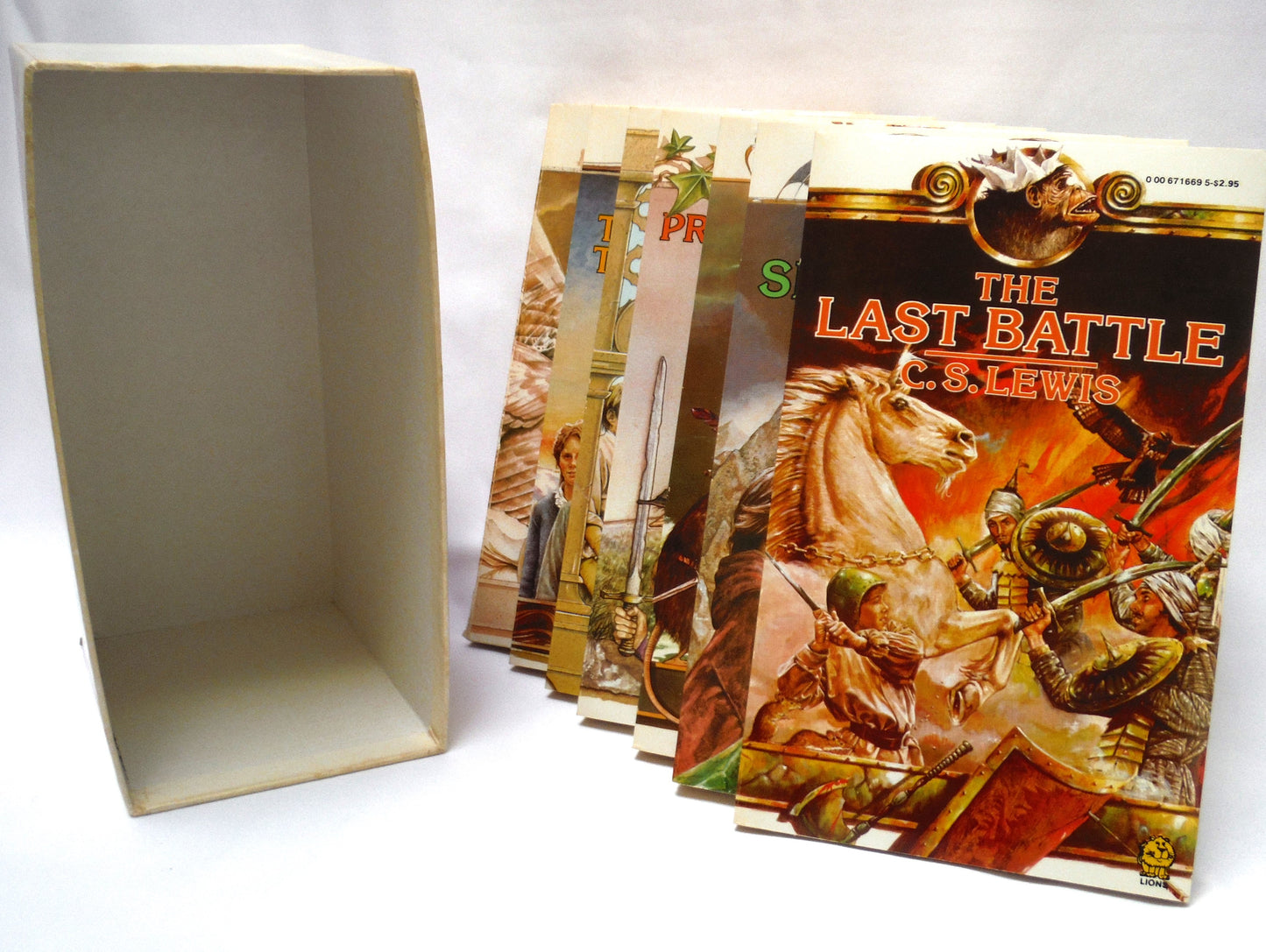 THE COMPLETE CHRONICLES OF NARNIA, The Seven-Volume Slipcase Set by C.S. Lewis, RARE: Fontana Lions 1980 Canadian Edition!