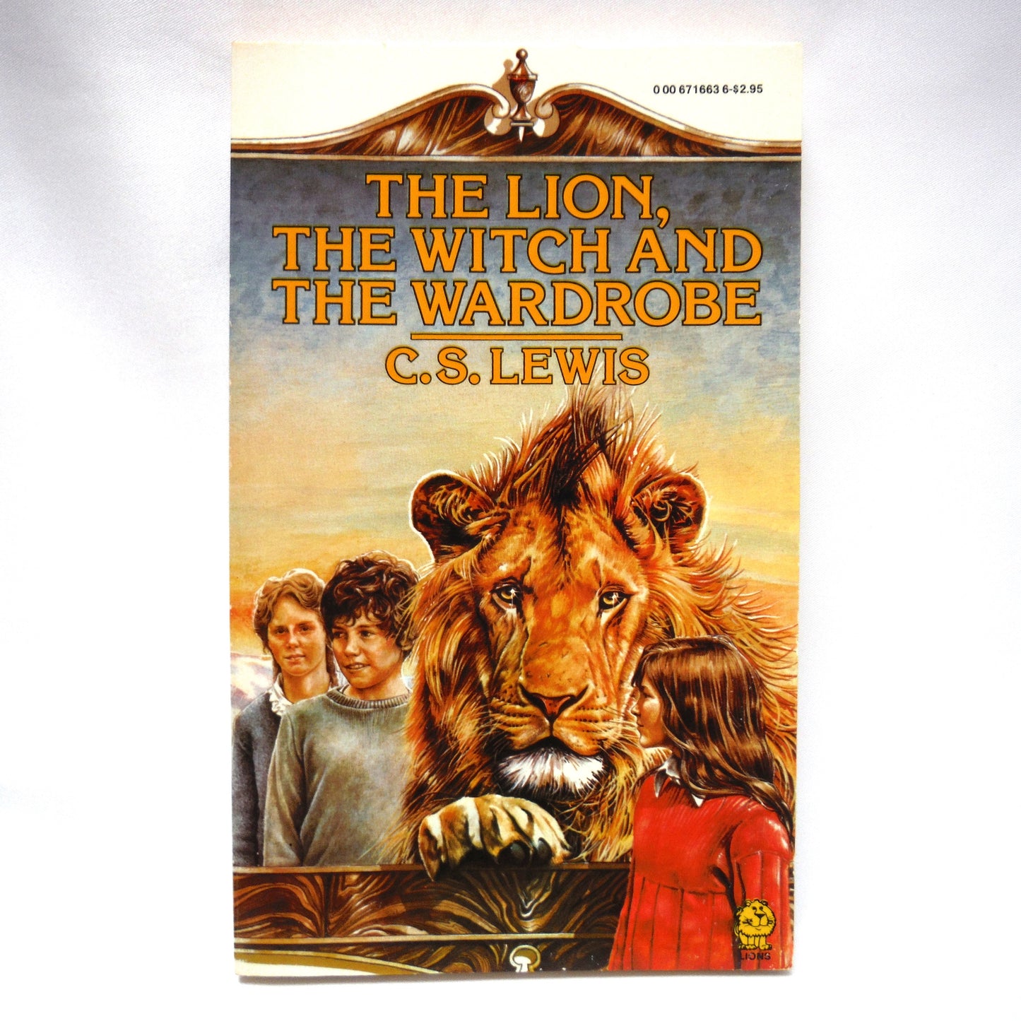THE COMPLETE CHRONICLES OF NARNIA, The Seven-Volume Slipcase Set by C.S. Lewis, RARE: Fontana Lions 1980 Canadian Edition!