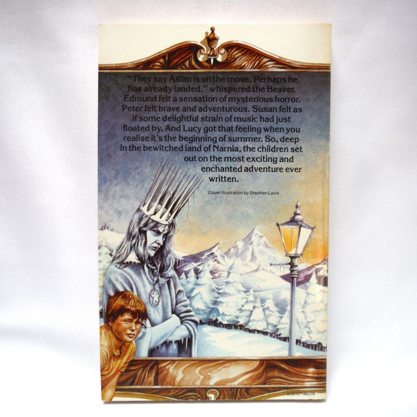 THE COMPLETE CHRONICLES OF NARNIA, The Seven-Volume Slipcase Set by C.S. Lewis, RARE: Fontana Lions 1980 Canadian Edition!