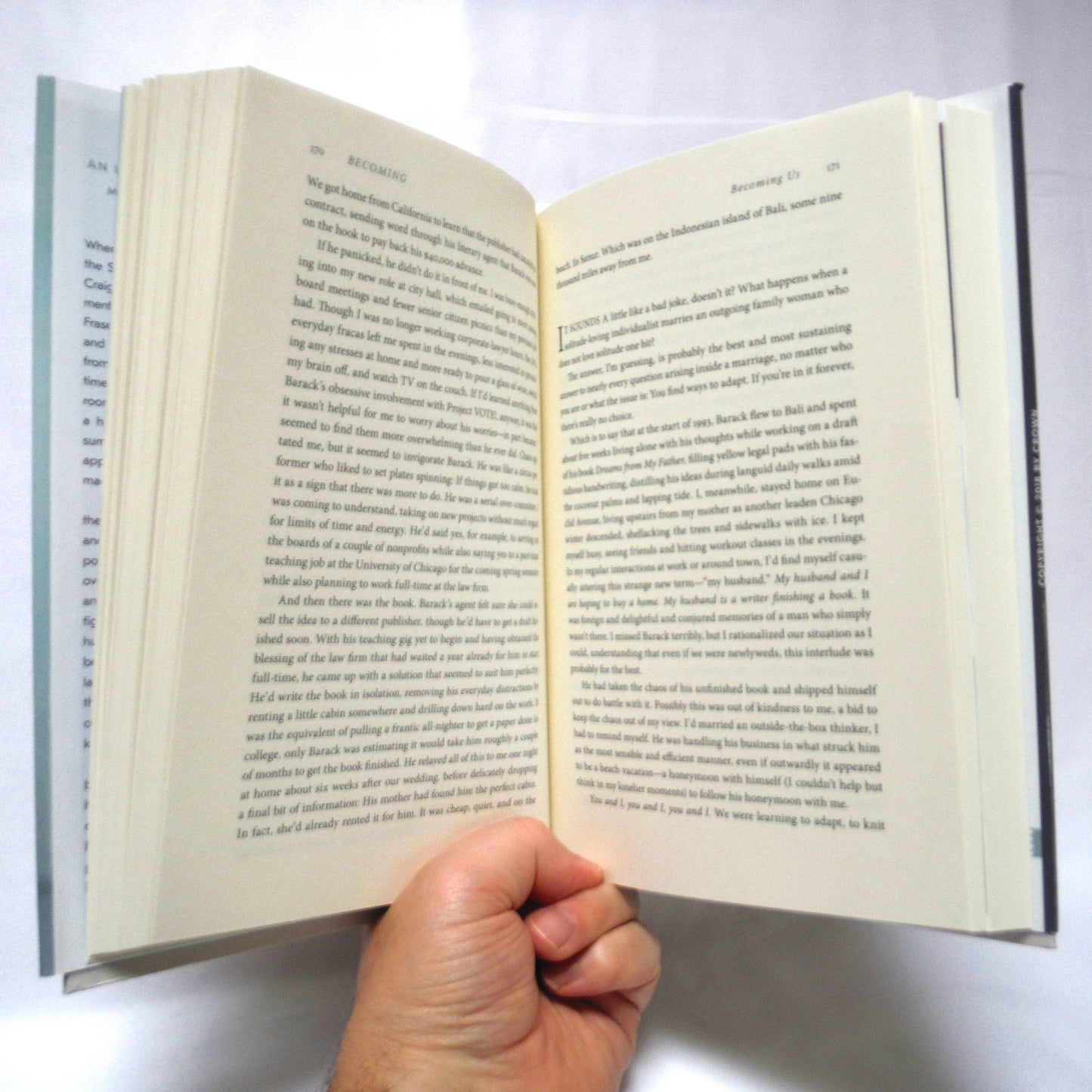 BECOMING, by MICHELLE OBAMA (2018 1st Ed.)