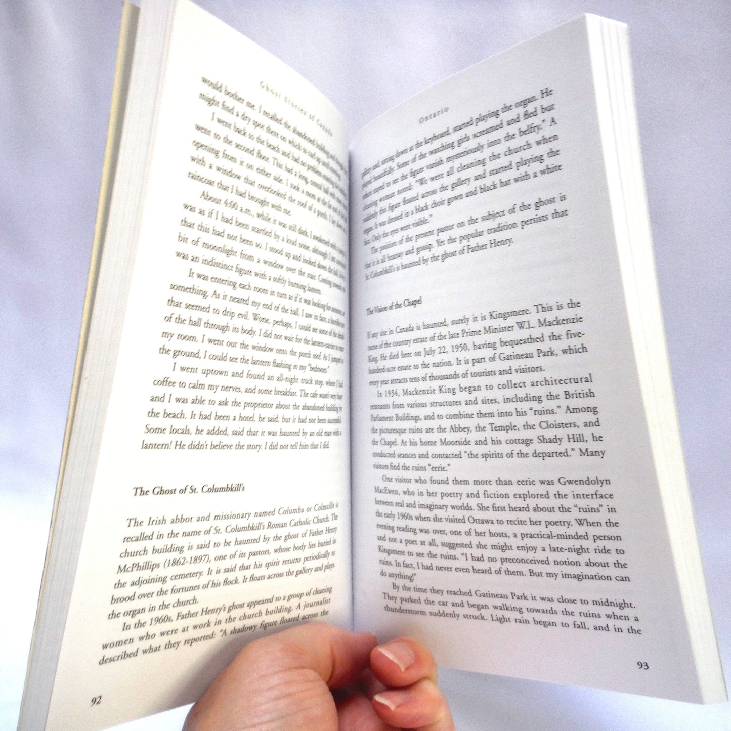 GHOST STORIES OF CANADA, by John Robert Colombo (2000 1st Ed.)