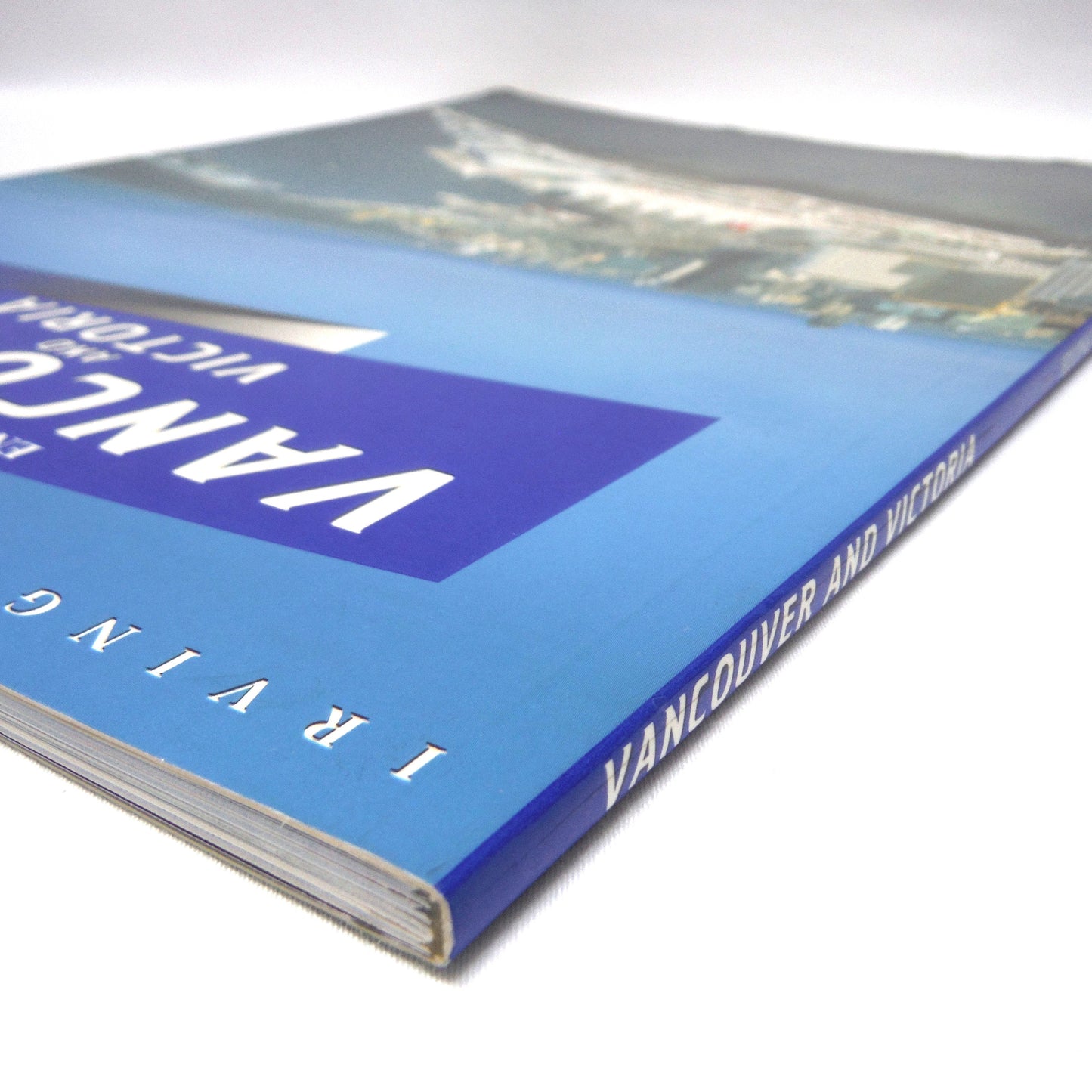 VANCOUVER AND VICTORIA, English Edition Souvenir Tour Guide, by Peggy Stortz and The Irving Weisdorf & Co. Ltd. (2003 1st Rev. Ed.)