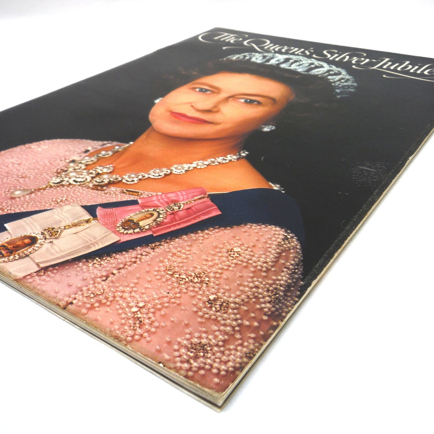 THE QUEEN'S SILVER JUBILEE: A Pictorial Souvenir to Commemorate the 25th Anniversary of The Queen's Accession to The Throne, by Pitkin of London, 1976