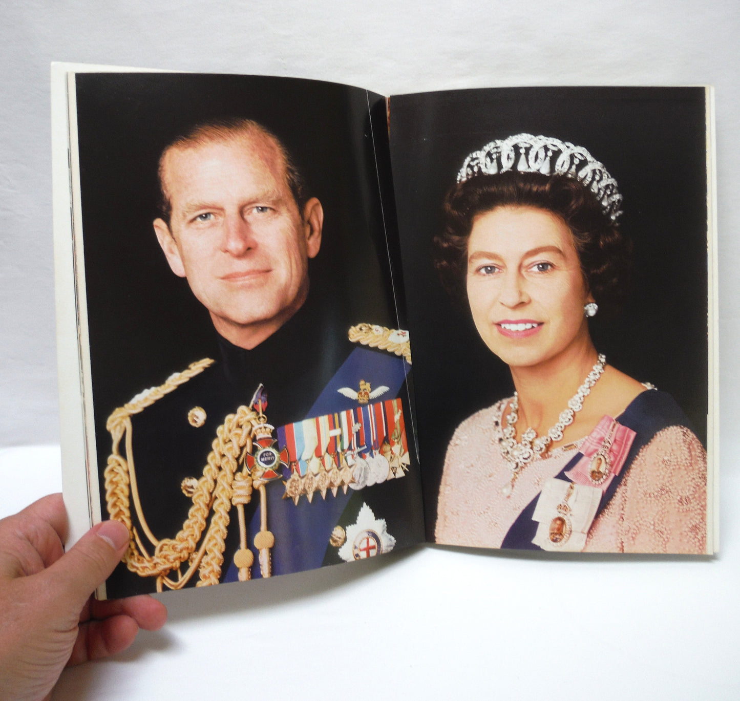 THE QUEEN'S SILVER JUBILEE: A Pictorial Souvenir to Commemorate the 25th Anniversary of The Queen's Accession to The Throne, by Pitkin of London, 1976