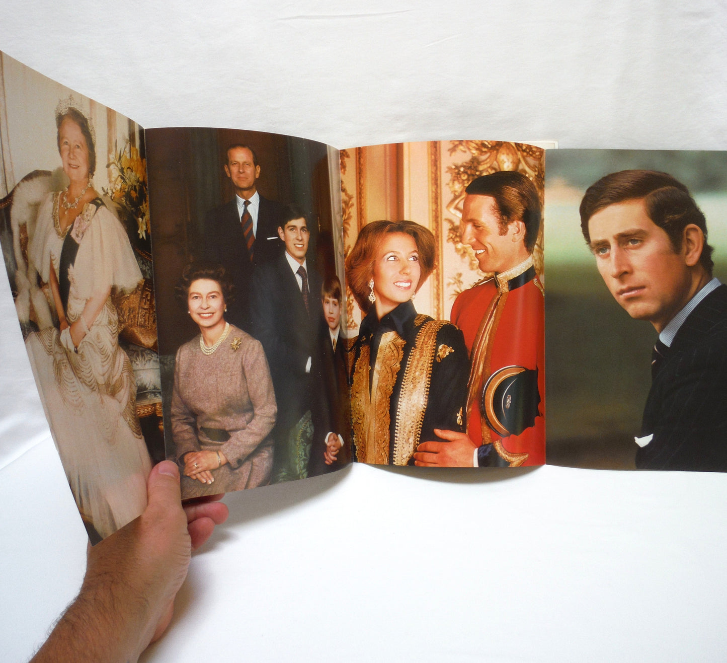 THE QUEEN'S SILVER JUBILEE: A Pictorial Souvenir to Commemorate the 25th Anniversary of The Queen's Accession to The Throne, by Pitkin of London, 1976