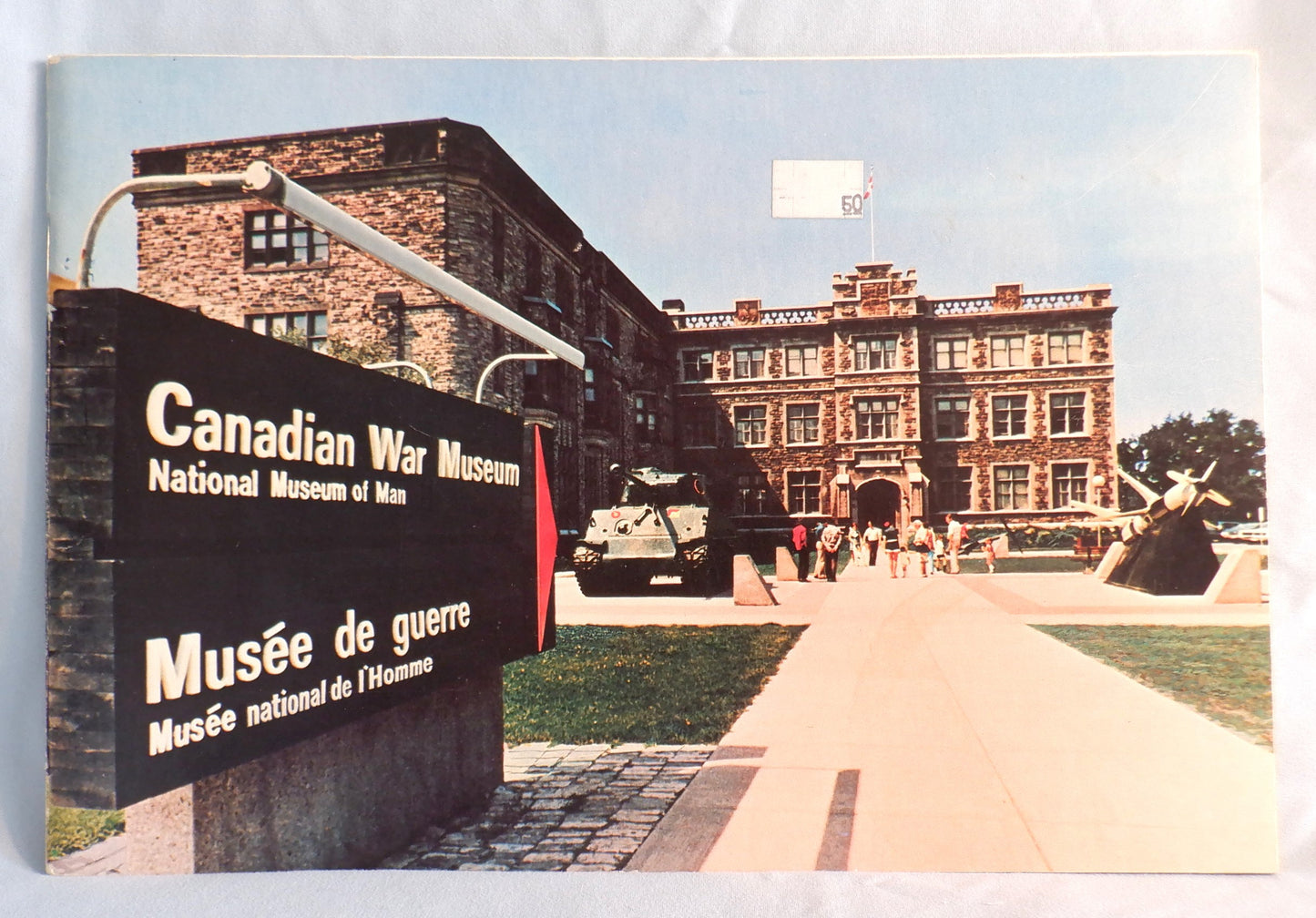 Vintage Tourist Souvenir Booklet from Ottawa, Ontario, Canada: CANADIAN WAR MUSEUM, 1970's