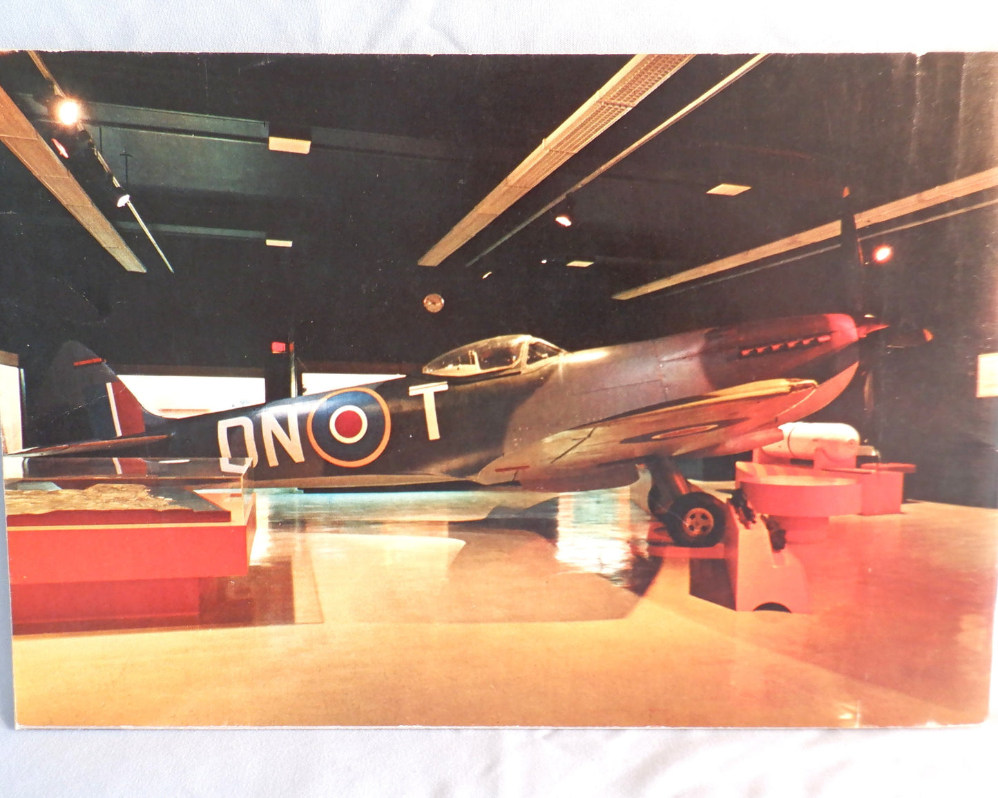 Vintage Tourist Souvenir Booklet from Ottawa, Ontario, Canada: CANADIAN WAR MUSEUM, 1970's