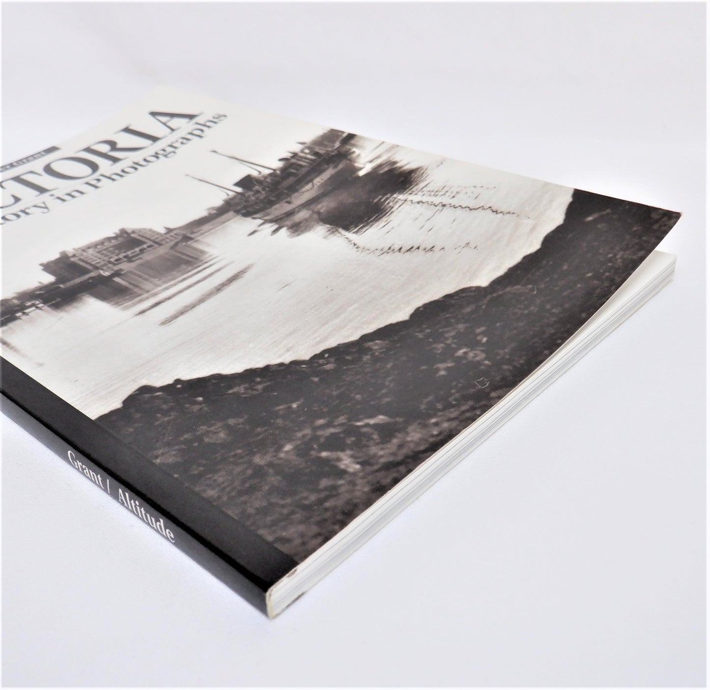 VICTORIA...A History in Photographs, by Peter Grant (1995 1st Ed.)