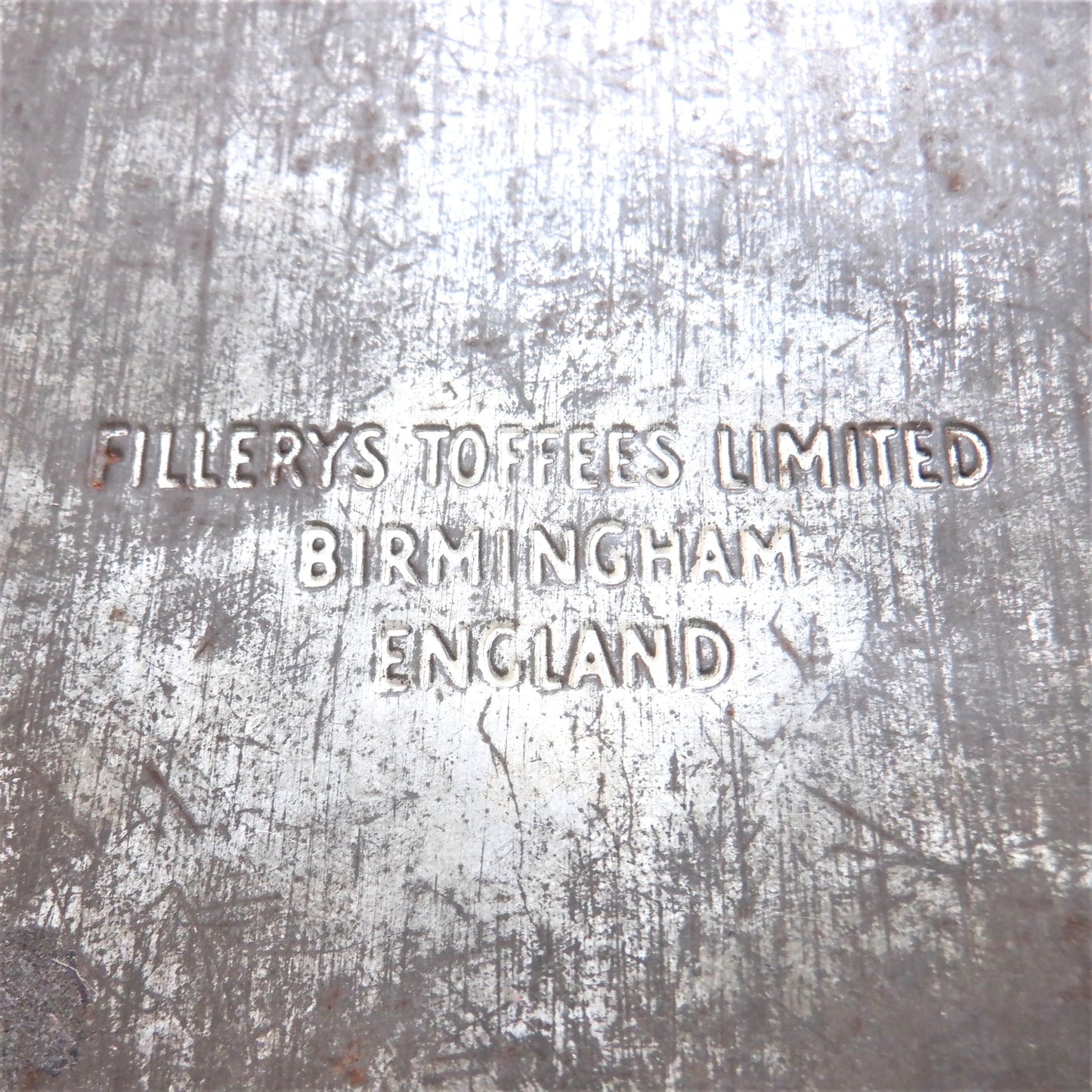 ANTIQUE TIN By FILLERYS TOFFEES LIMITED of Birmingham, England: 'Lovers Passion in the Garden'