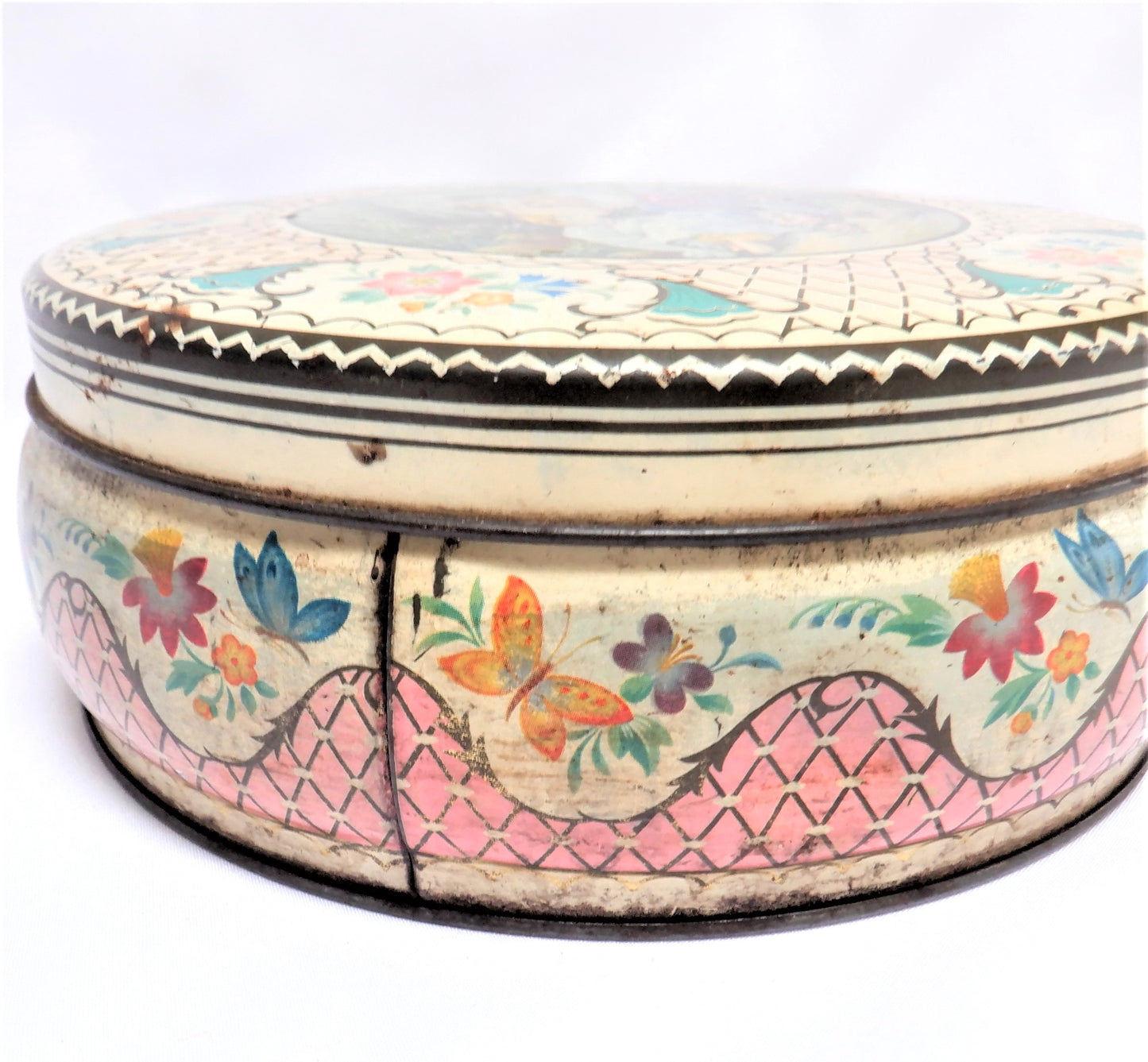 ANTIQUE TIN By FILLERYS TOFFEES LIMITED of Birmingham, England: 'Lovers Passion in the Garden'